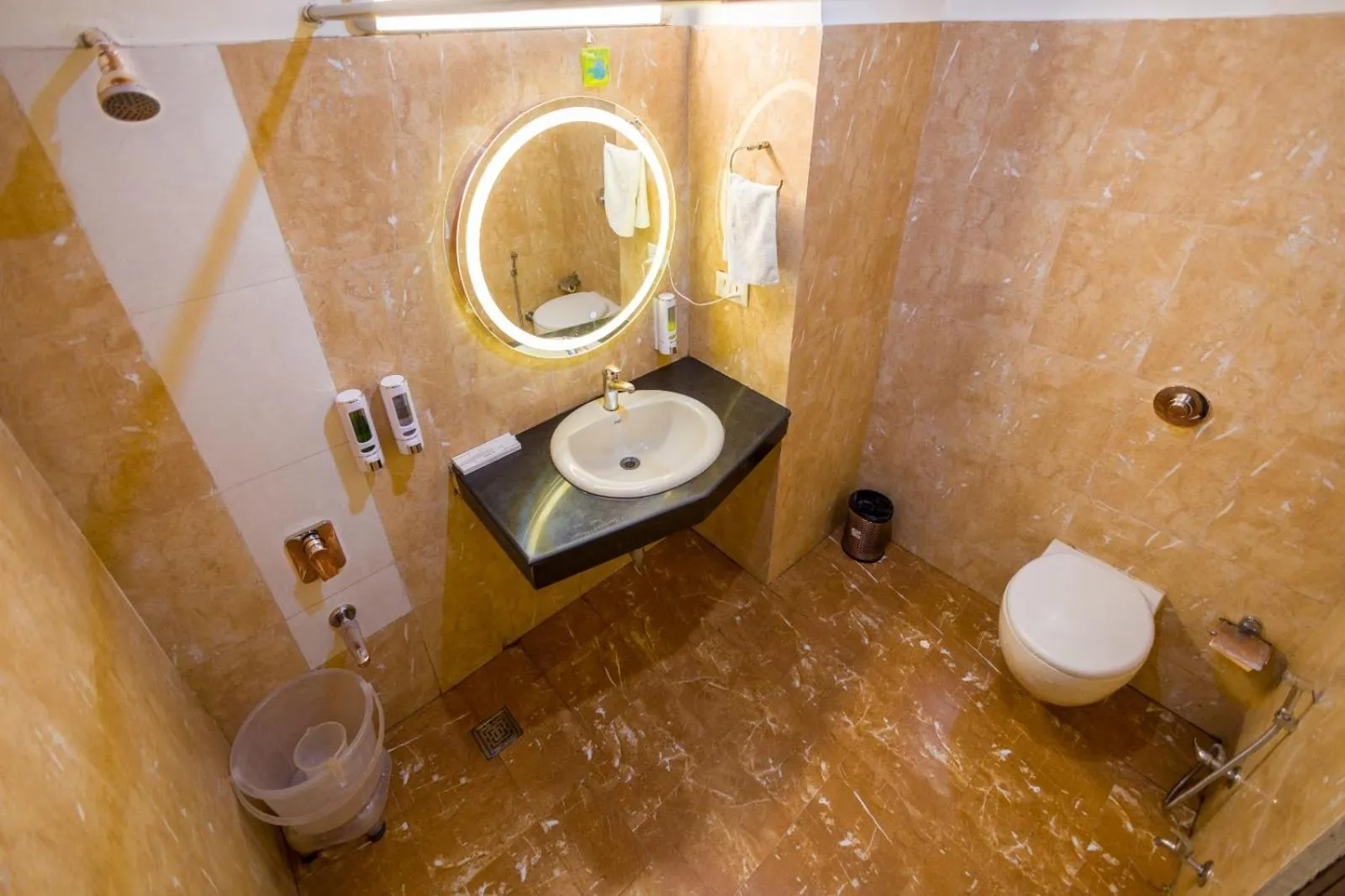 Bathroom in Hotel Vaapi Comfort inn