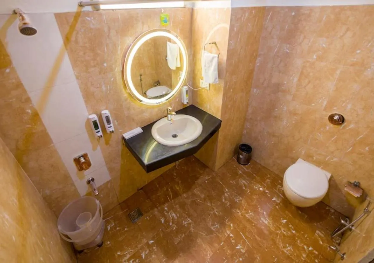 Bathroom in Hotel Vaapi Comfort inn