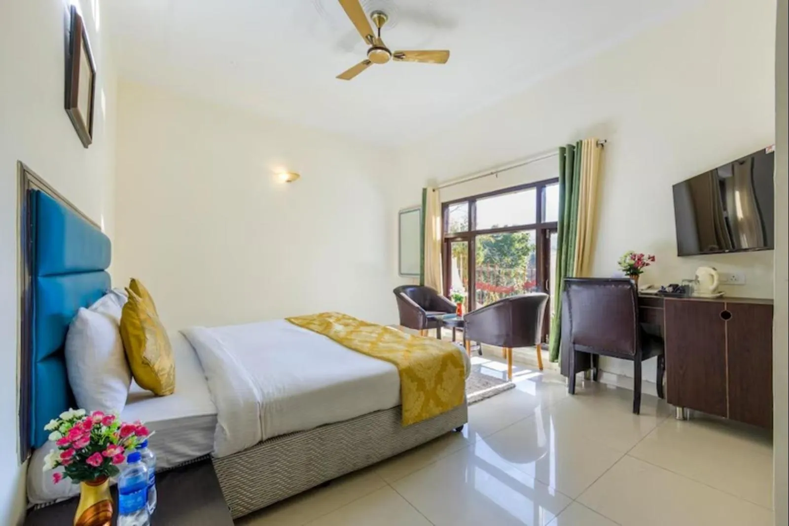 Bedroom, Bed in Hotel Vaapi Comfort inn