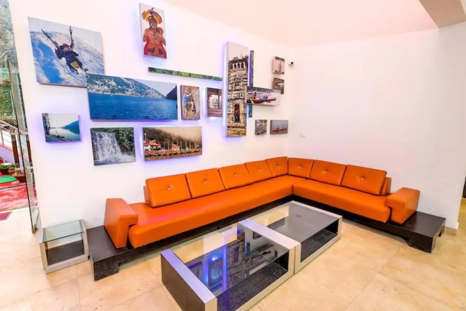 Seating area in Hotel Vaapi Comfort inn