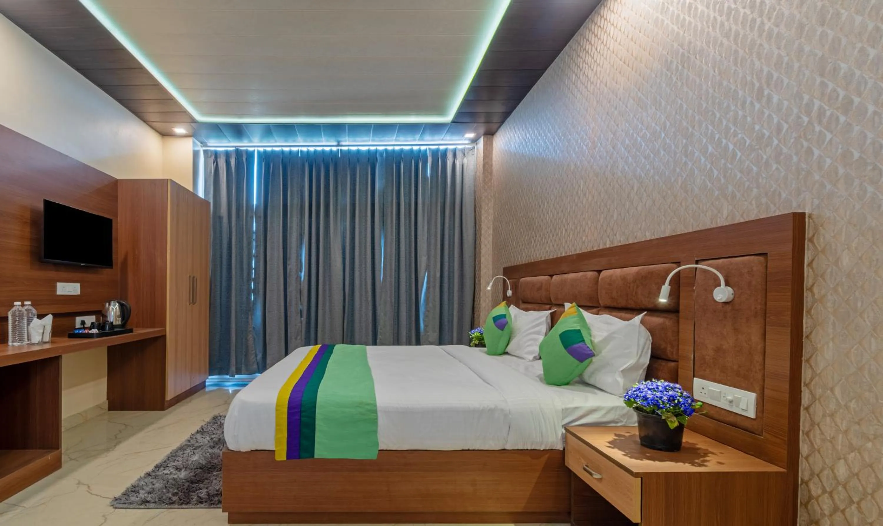 Bedroom, Bed in Treebo Heaven Grand Ayodhya