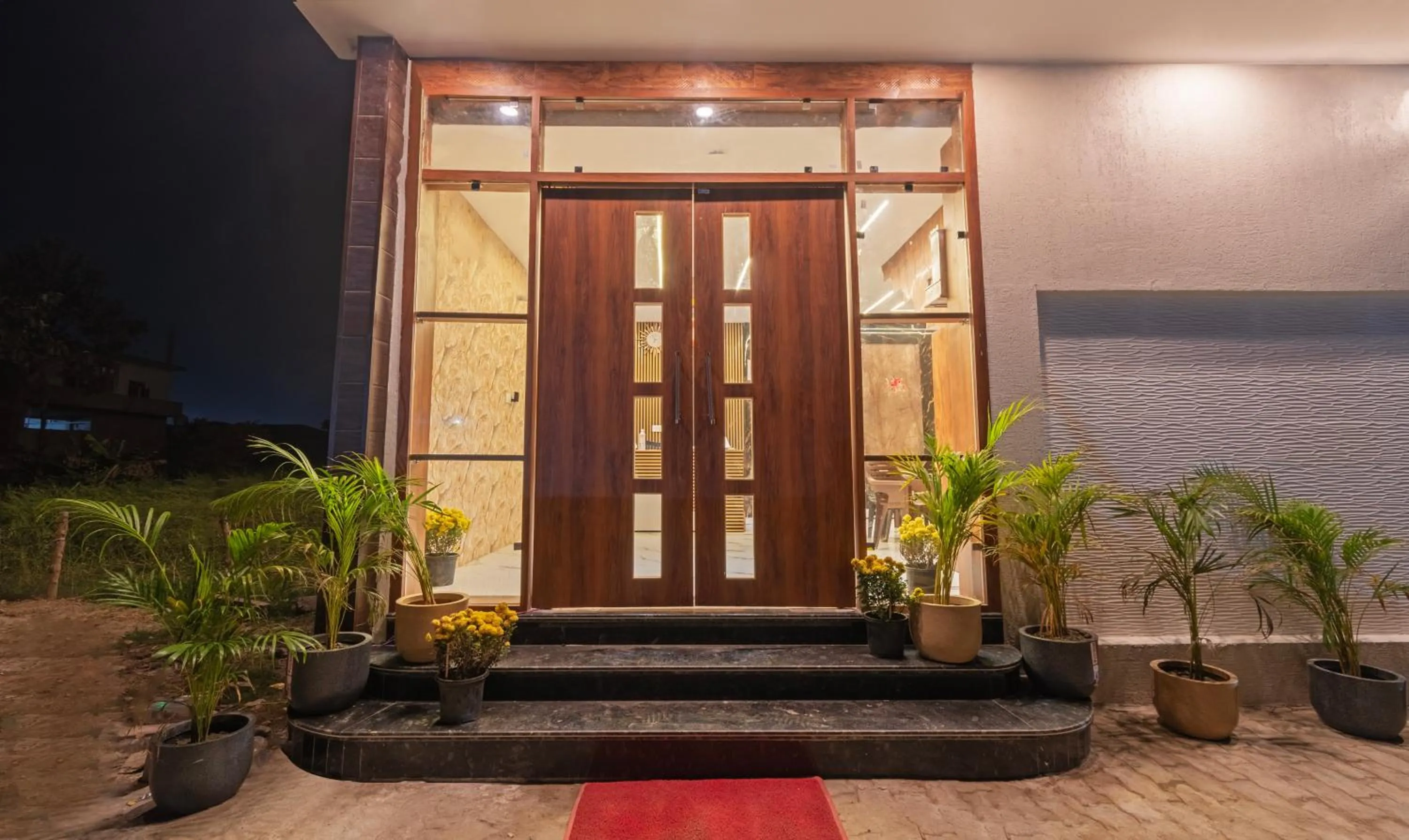 Facade/entrance in Treebo Heaven Grand Ayodhya