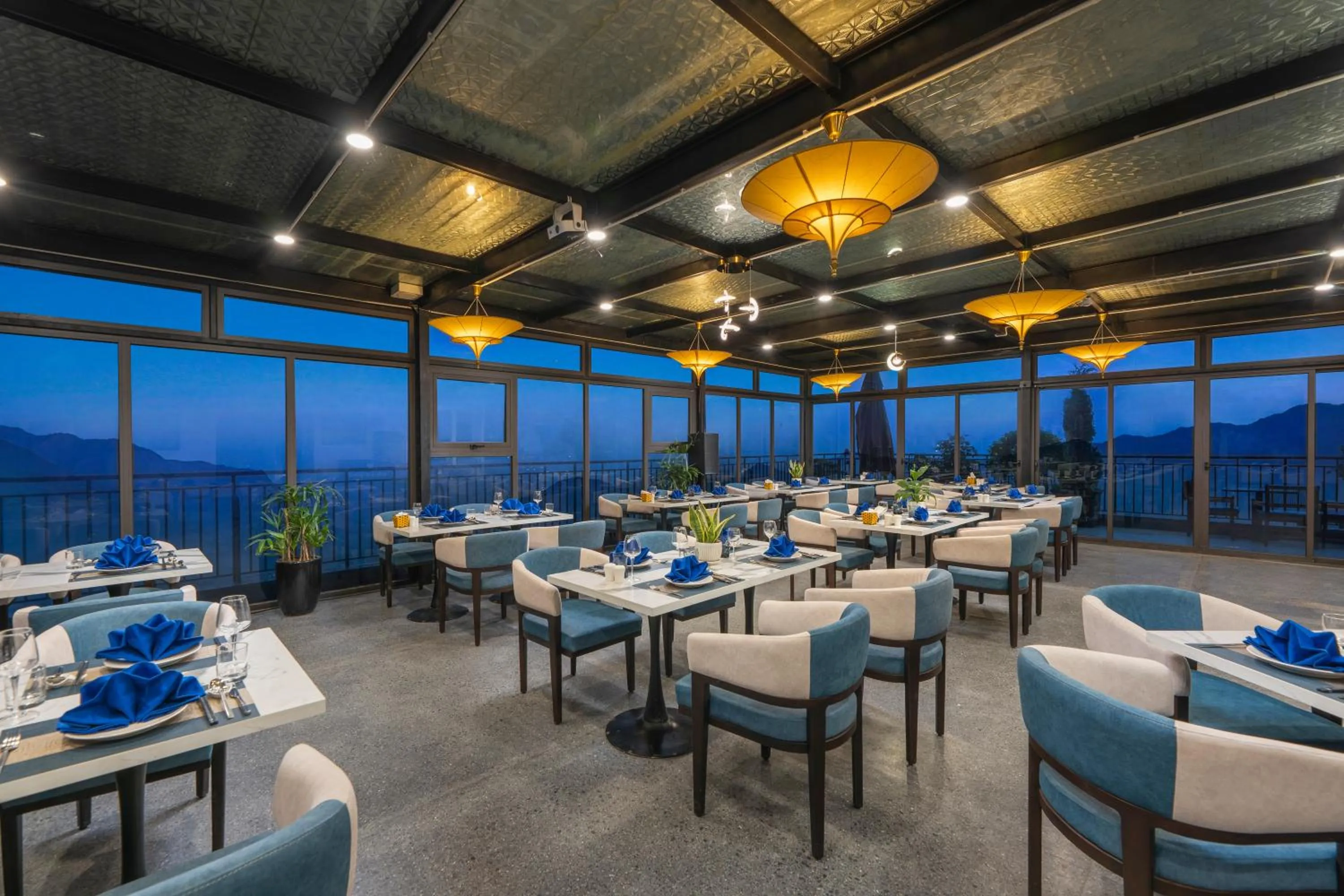 Restaurant/places to eat in DeLaMont Sapa Hotel - Hill Serenity Retreat