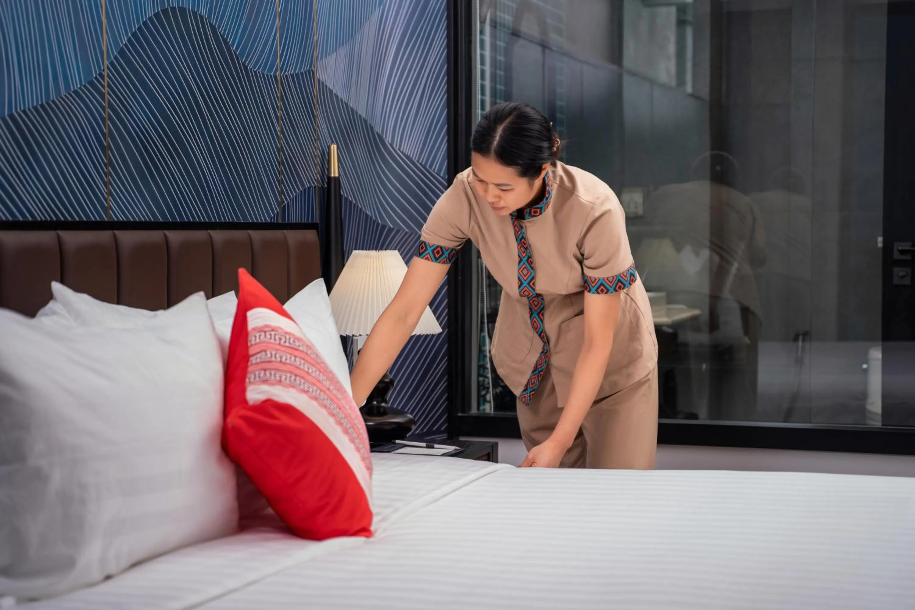 Staff, Bed in DeLaMont Sapa Hotel - Hill Serenity Retreat