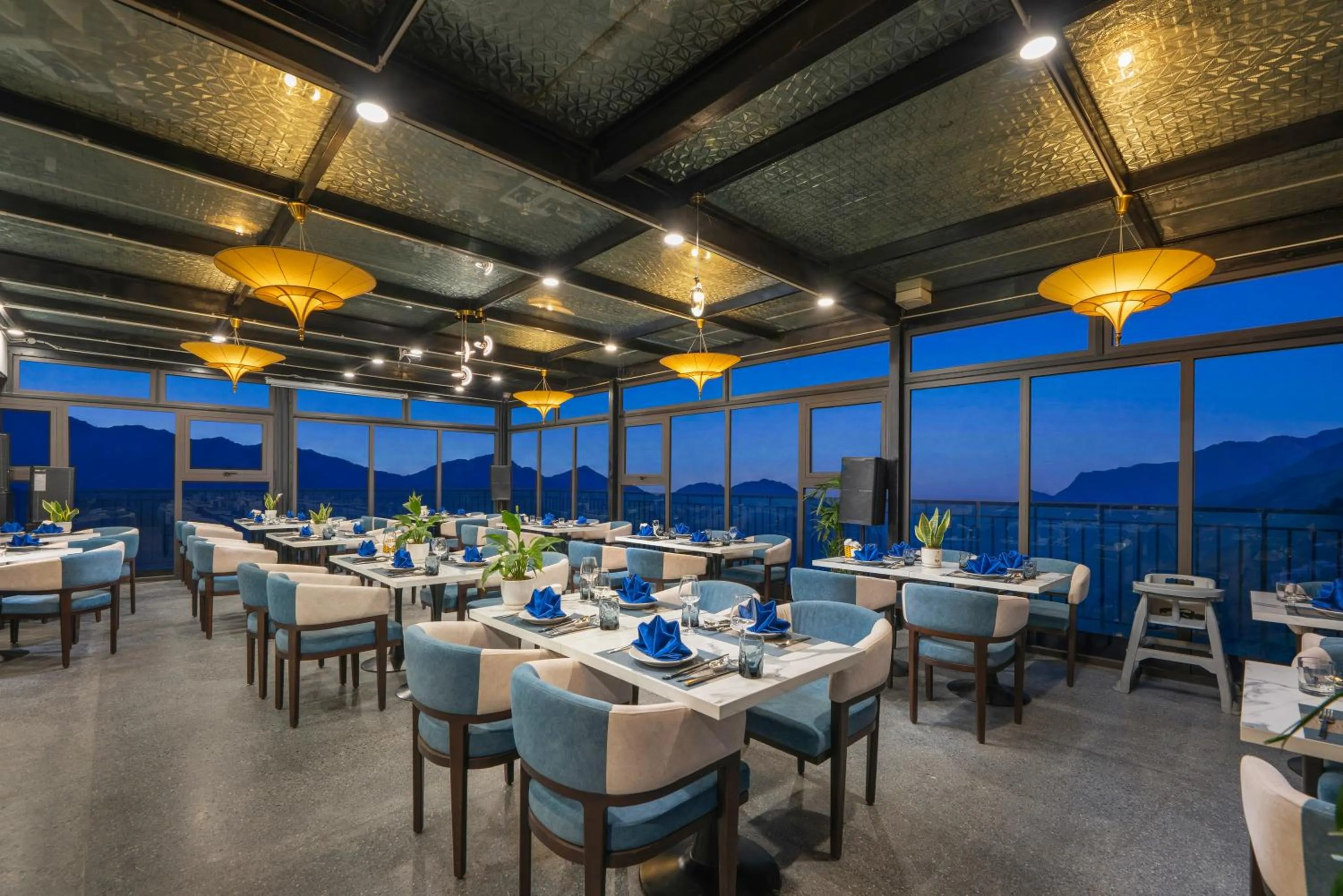 Restaurant/places to eat in DeLaMont Sapa Hotel - Hill Serenity Retreat