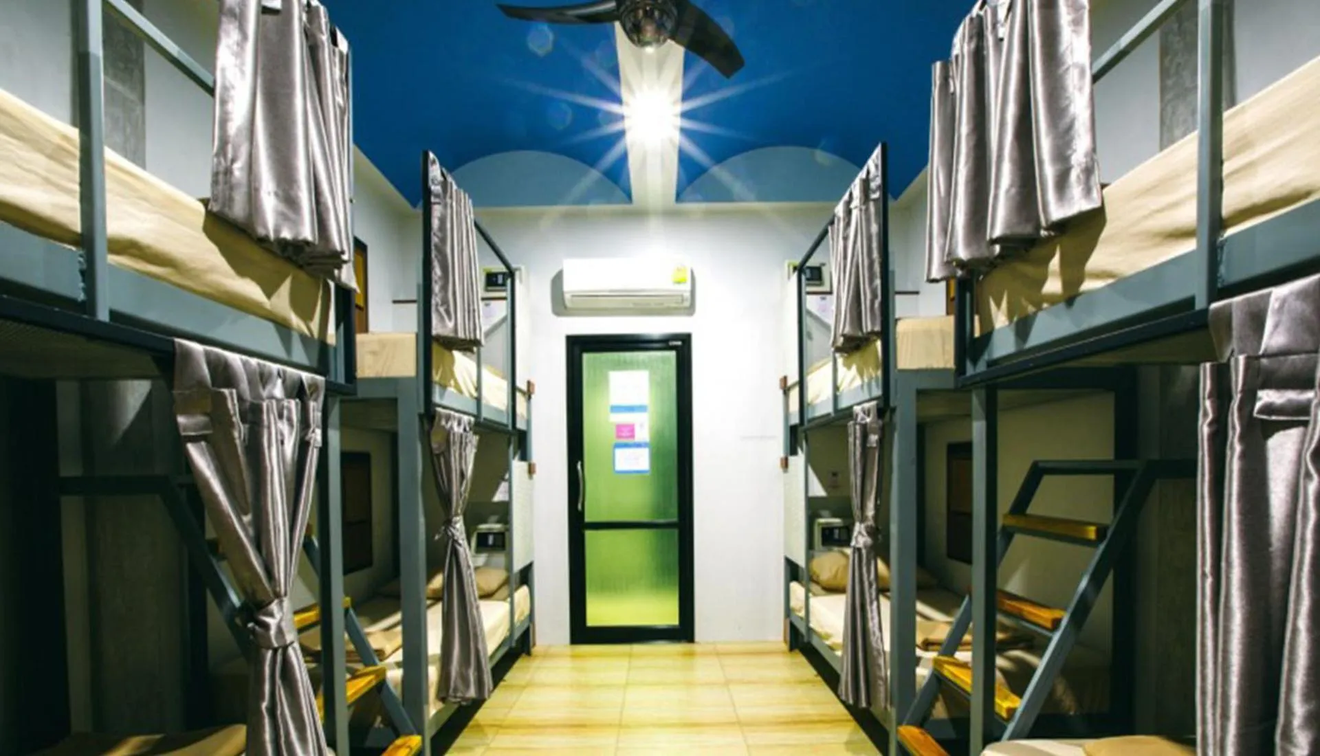 Guests in Good Dream Hotel (Khun Ying House)