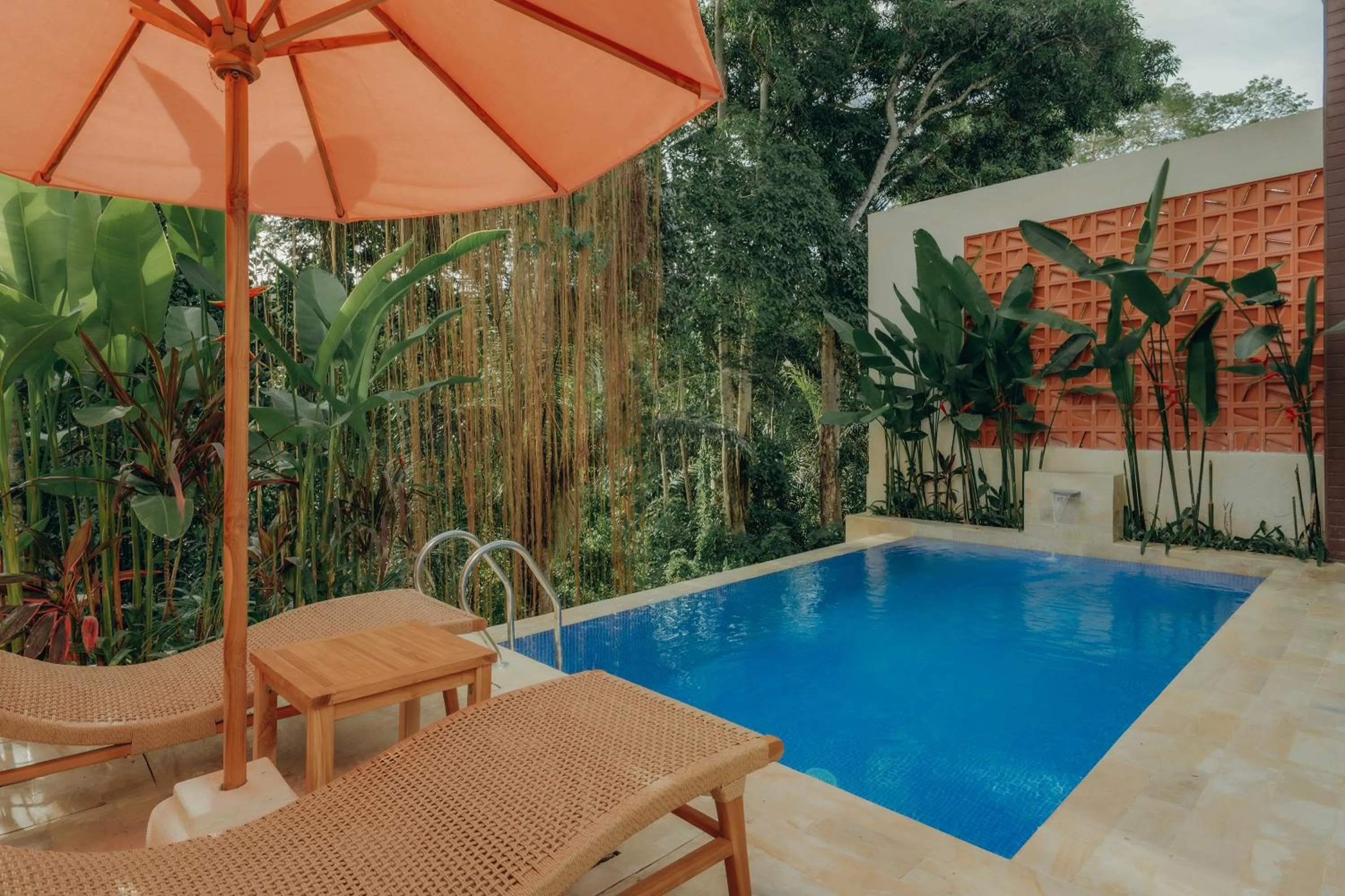 Swimming pool in Moon Rock Villas by Ribas