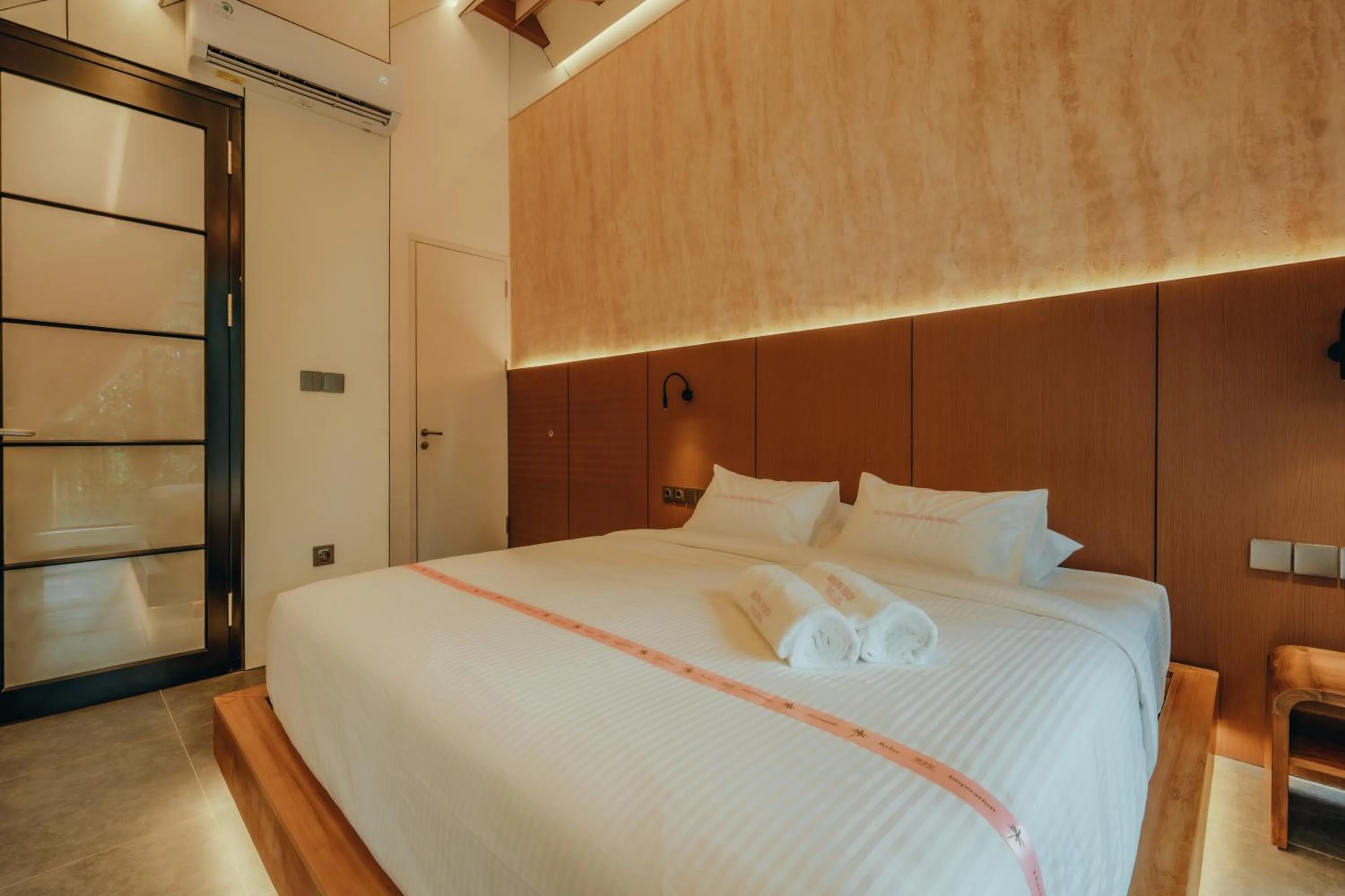 Photo of the whole room, Bed in Moon Rock Villas by Ribas