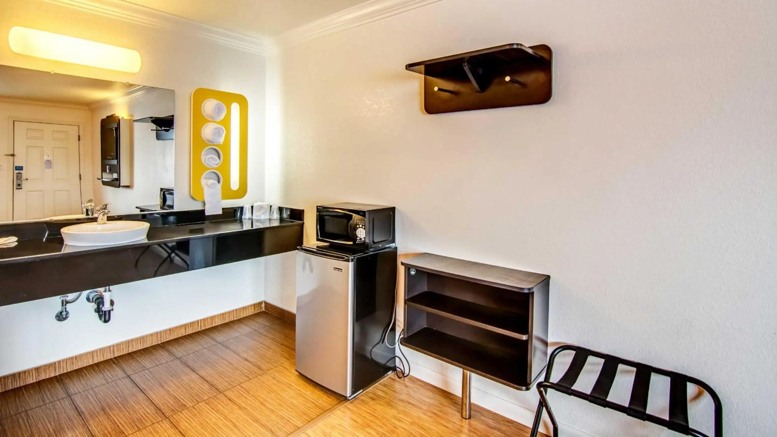 Area and facilities in Motel 6 Manteca CA