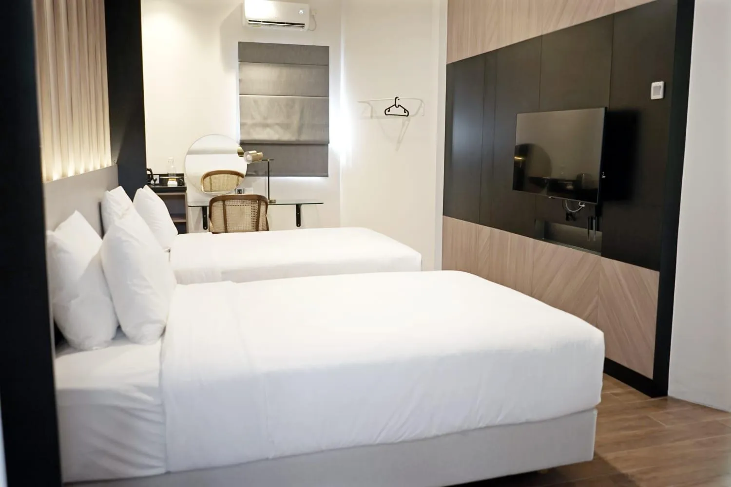 Bed in Spot 43 Cafe and Hotel