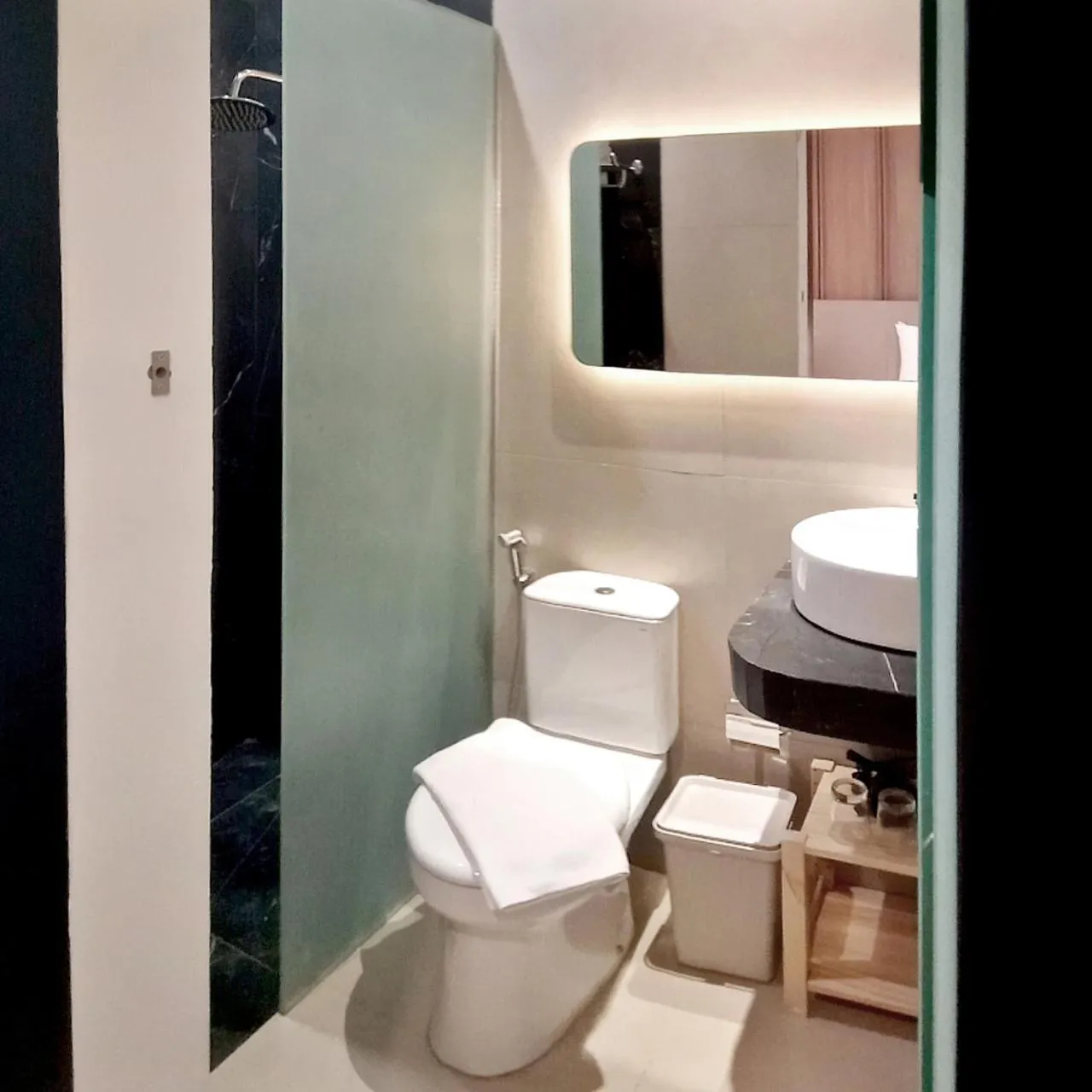 Spot 43 Cafe and Hotel