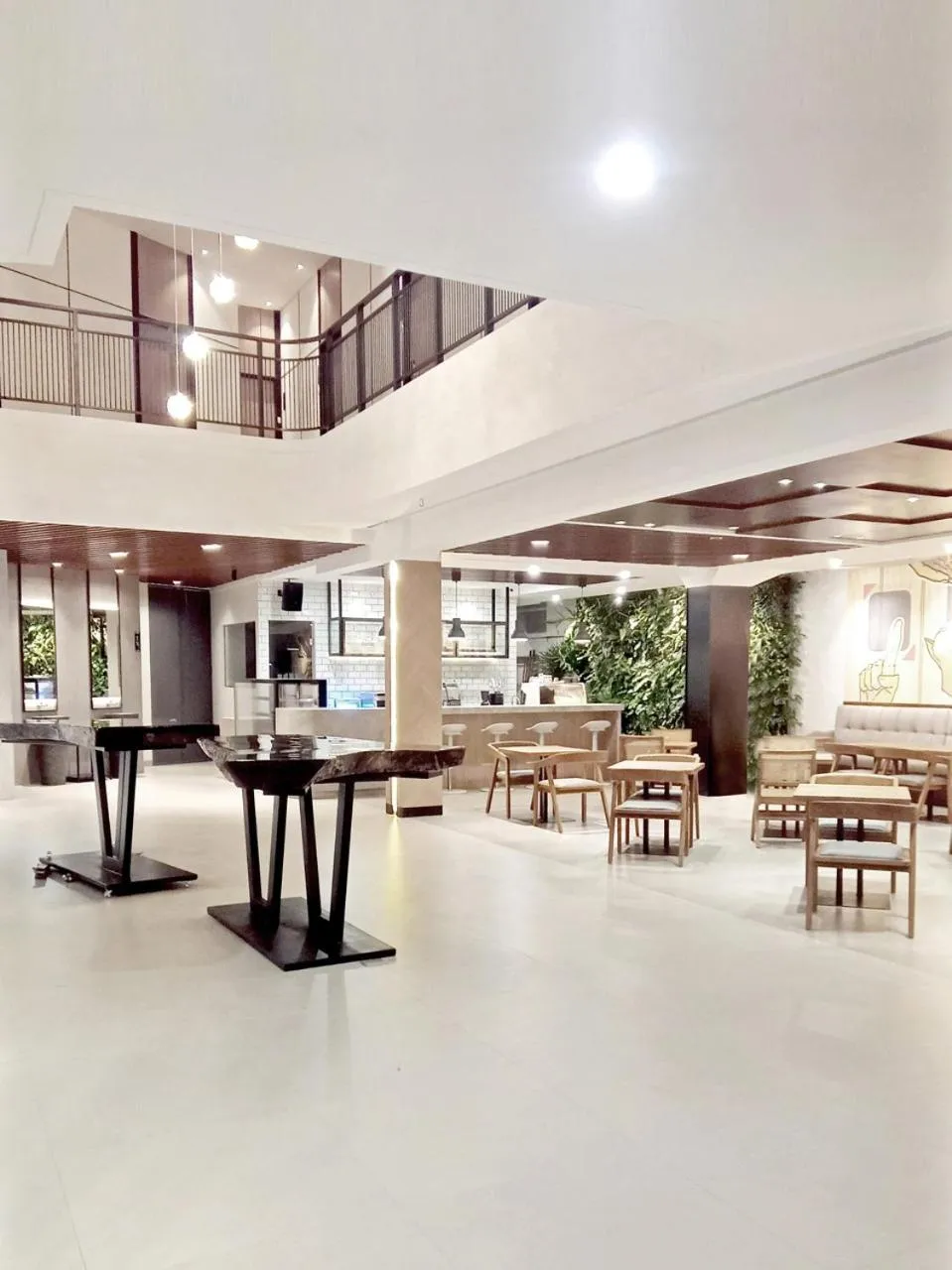 Spot 43 Cafe and Hotel