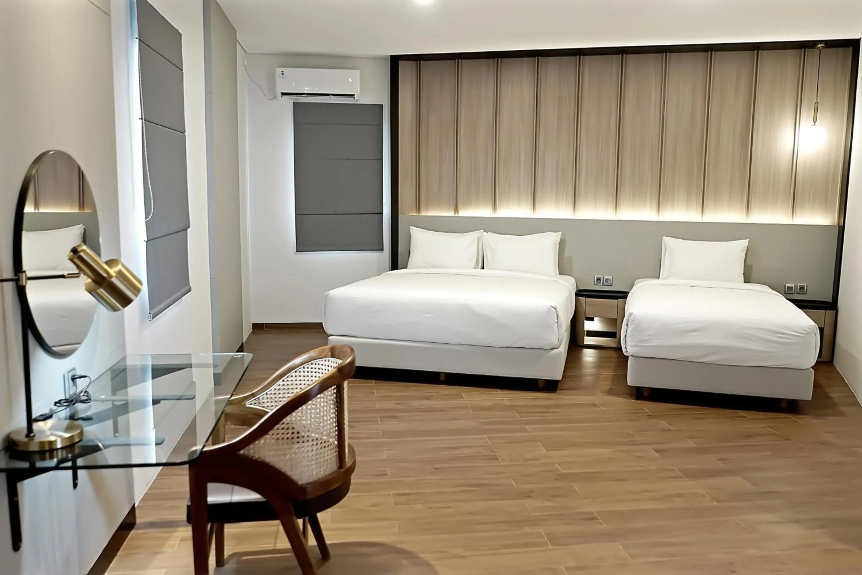 Bed in Spot 43 Cafe and Hotel