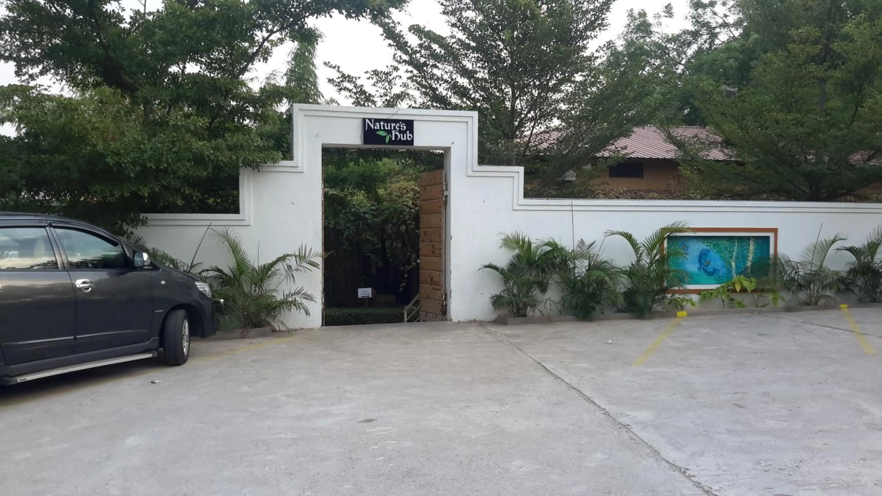 Restaurant/places to eat in Mrugavani Resort & Spa