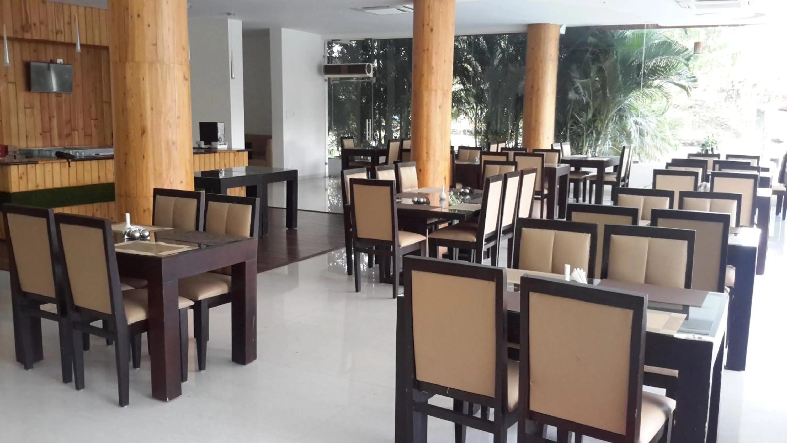 Restaurant/places to eat in Mrugavani Resort & Spa