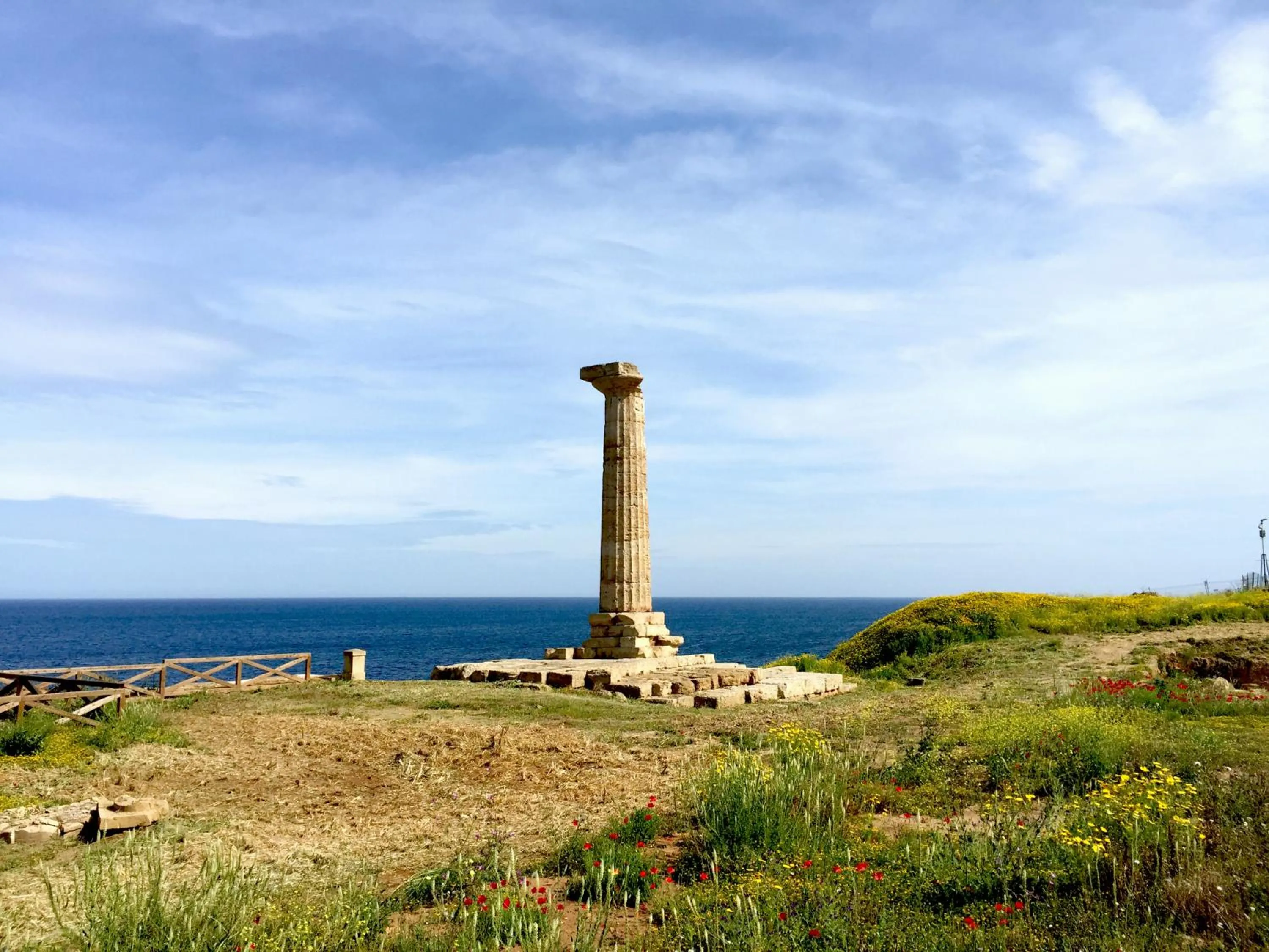 Nearby landmark in Nisí