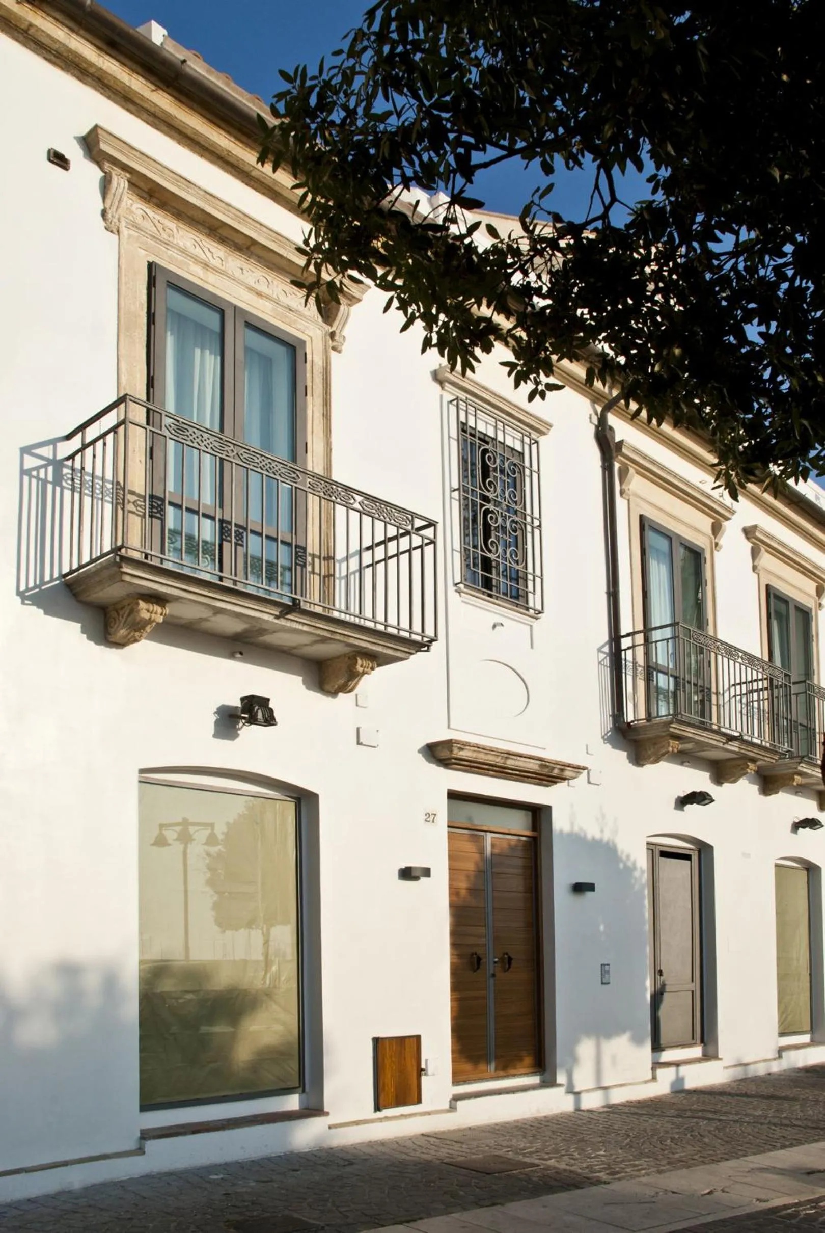 Property building in Nisí