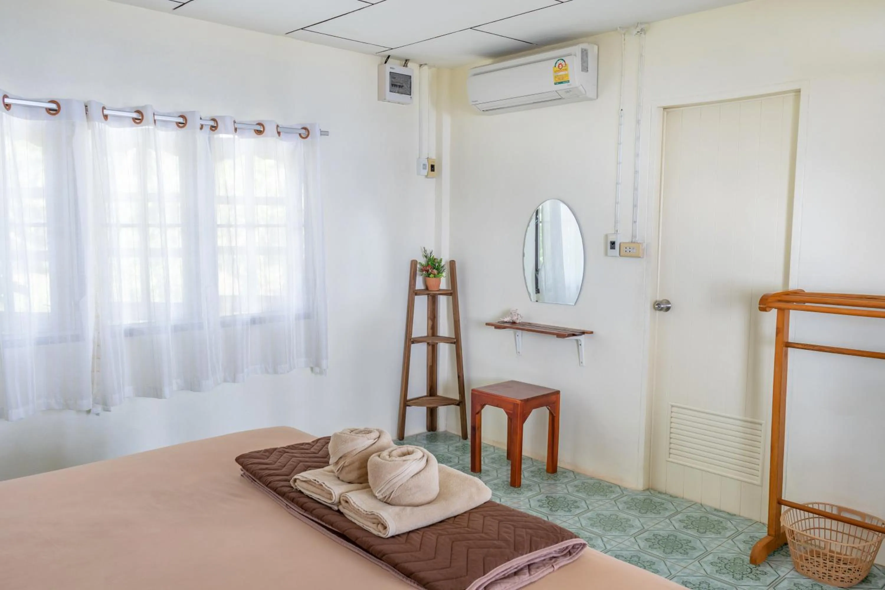 Bedroom, Bed in Ta-Lay Time KohMak