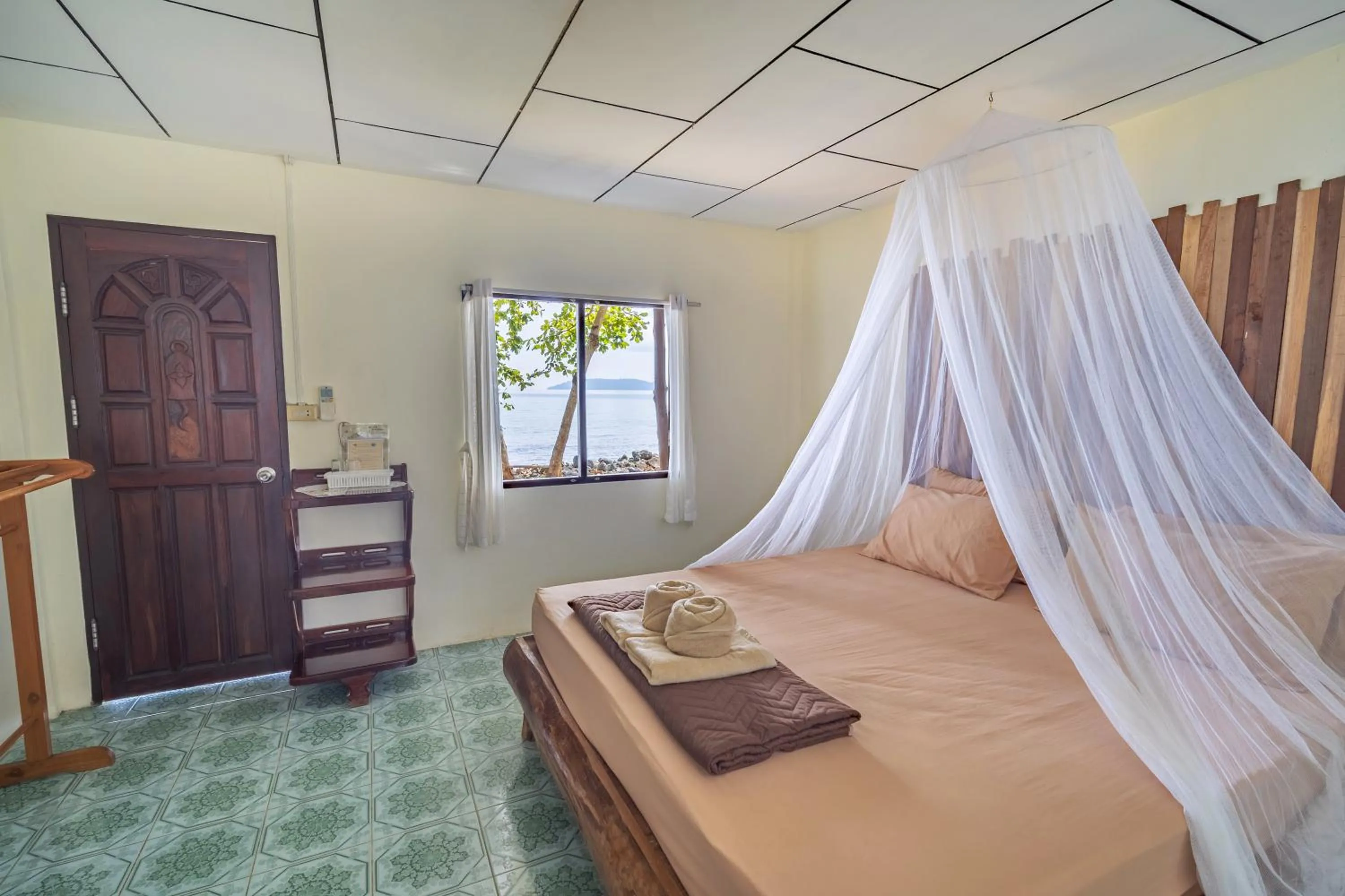 Bedroom, Bed in Ta-Lay Time KohMak