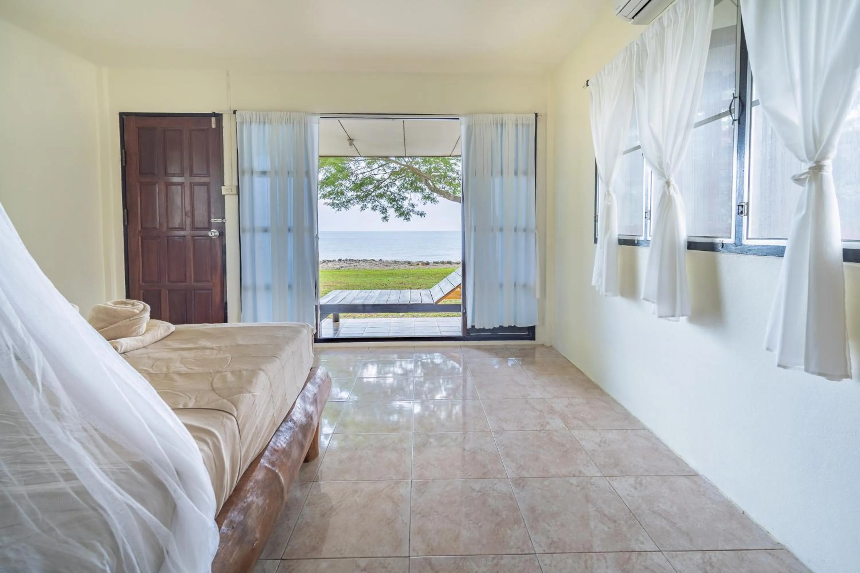 Bedroom, Bed in Ta-Lay Time KohMak