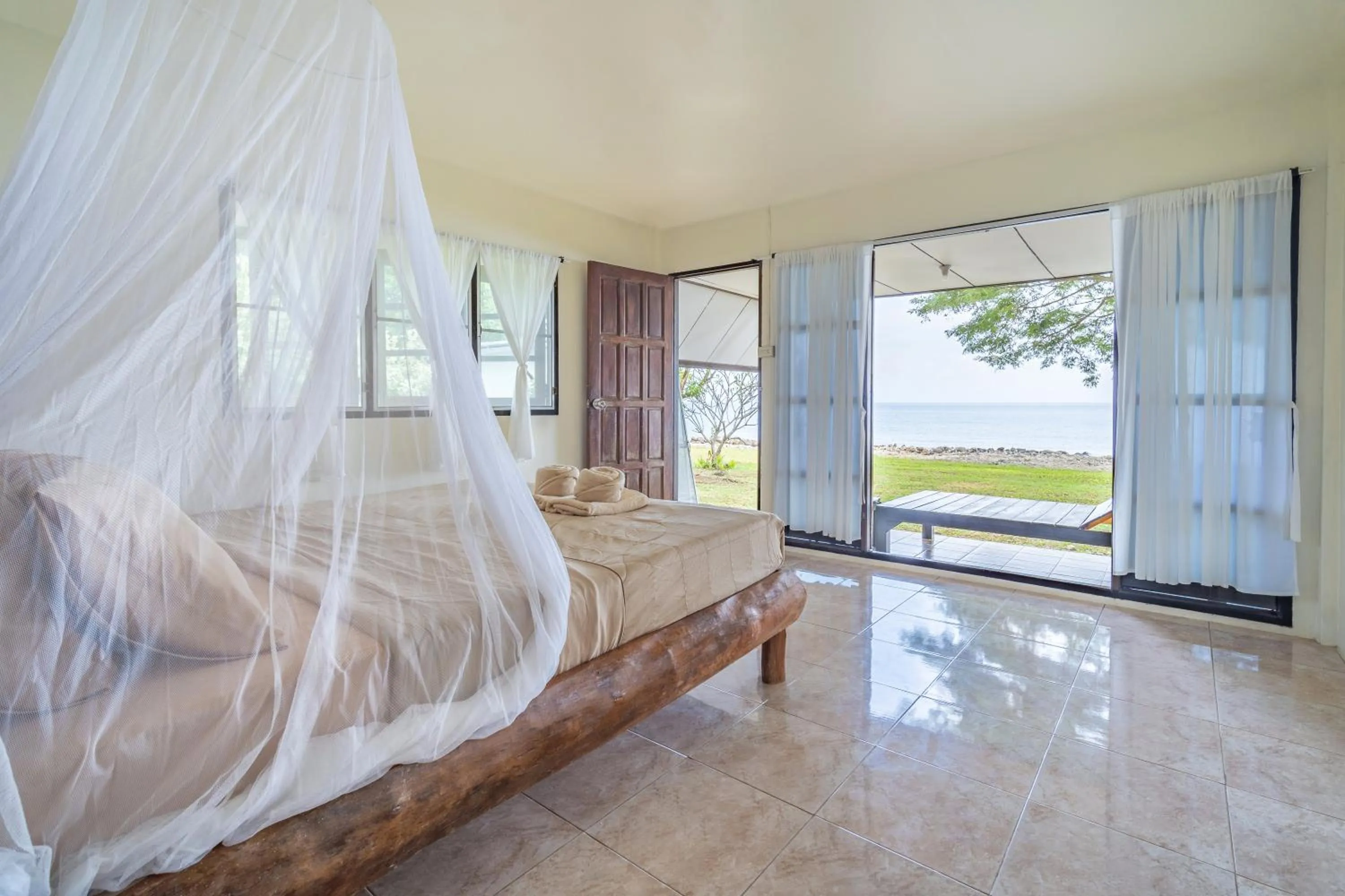 Bed in Ta-Lay Time KohMak