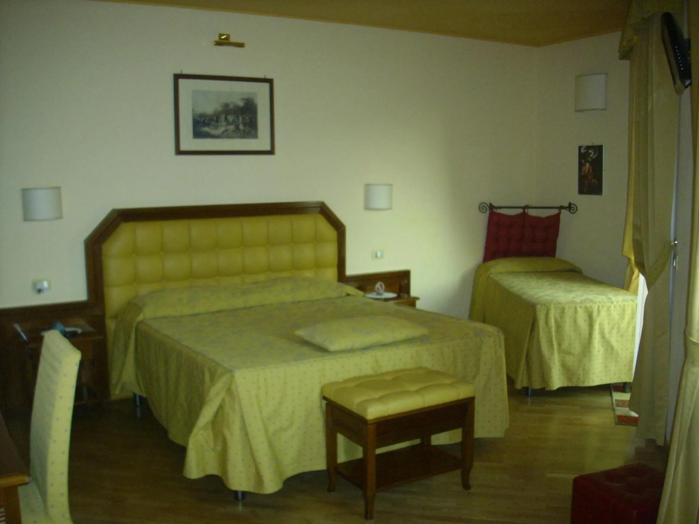 Photo of the whole room, Bed in Chiara e Benedetta Villa degli Ulivi