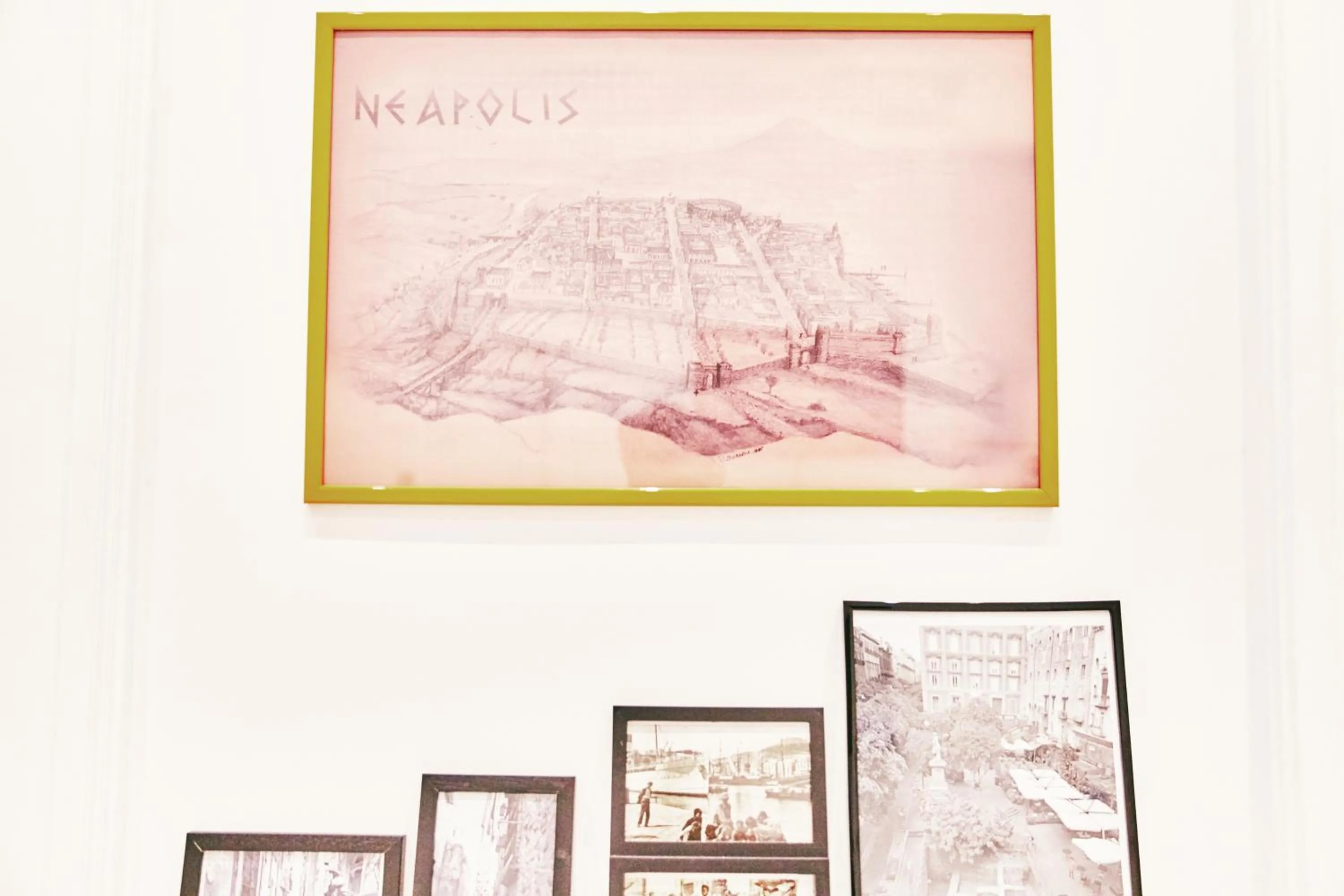 Logo/Certificate/Sign in B&B Neapolis Bellini