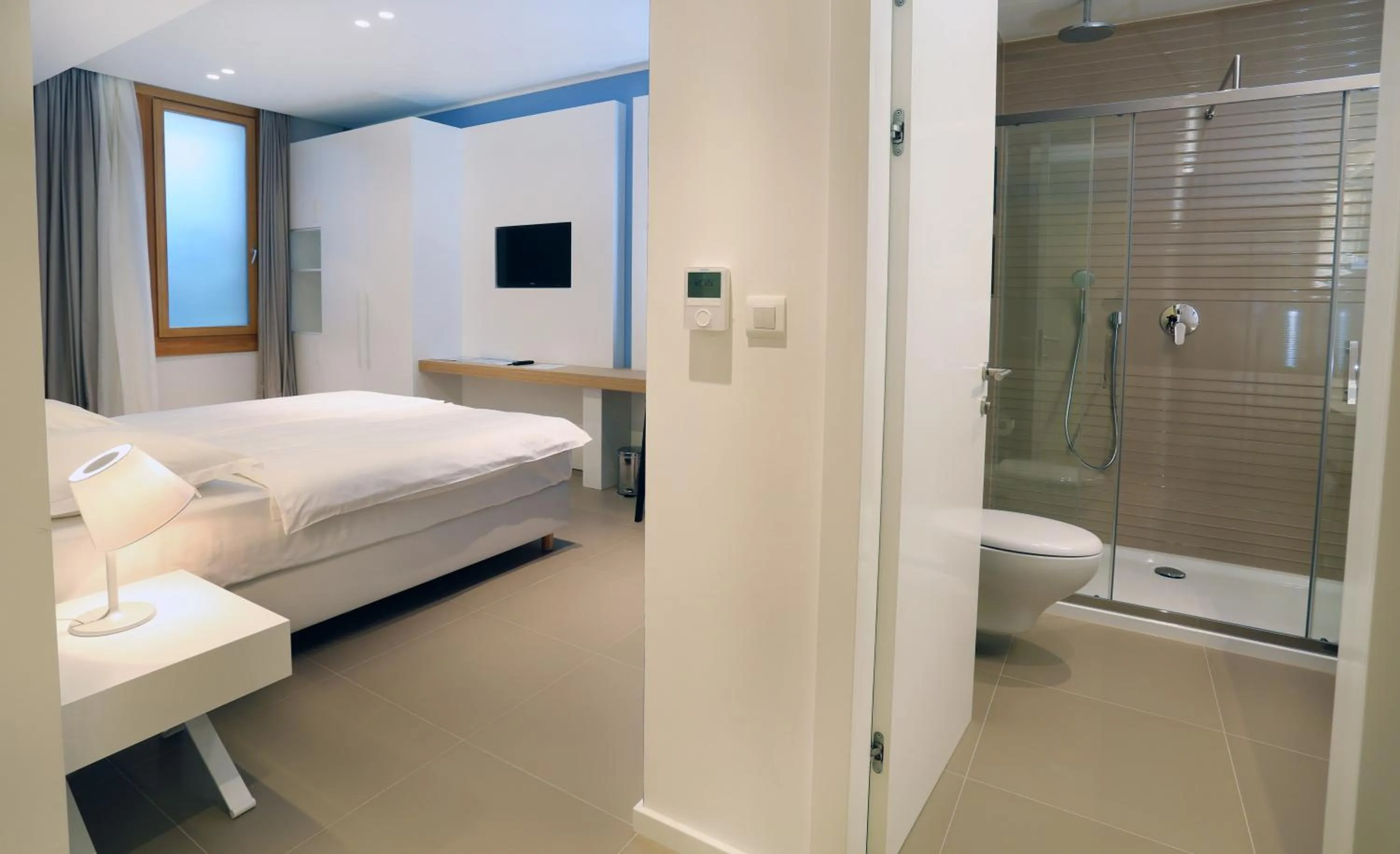 Bathroom, Bed in Guesthouse Villa Scalaria