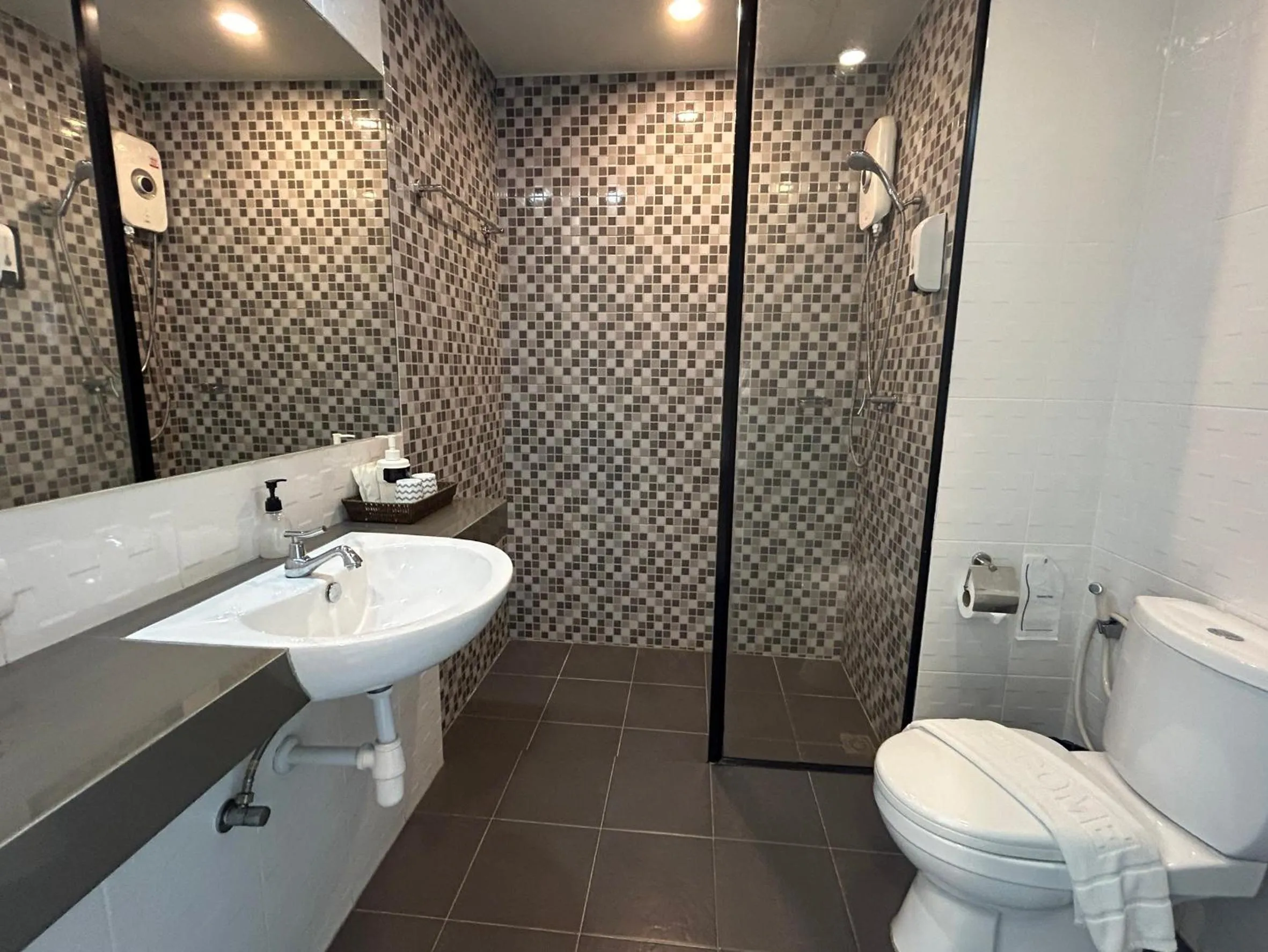 Shower in Suntria Hotel Pattaya