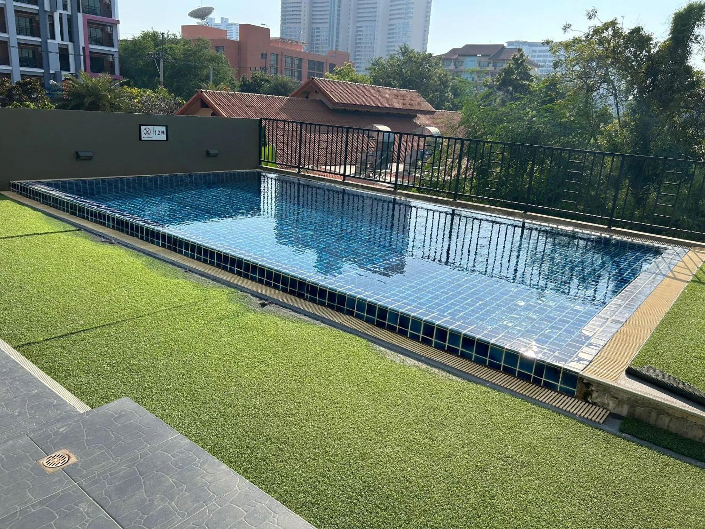 Pool view in Suntria Hotel Pattaya