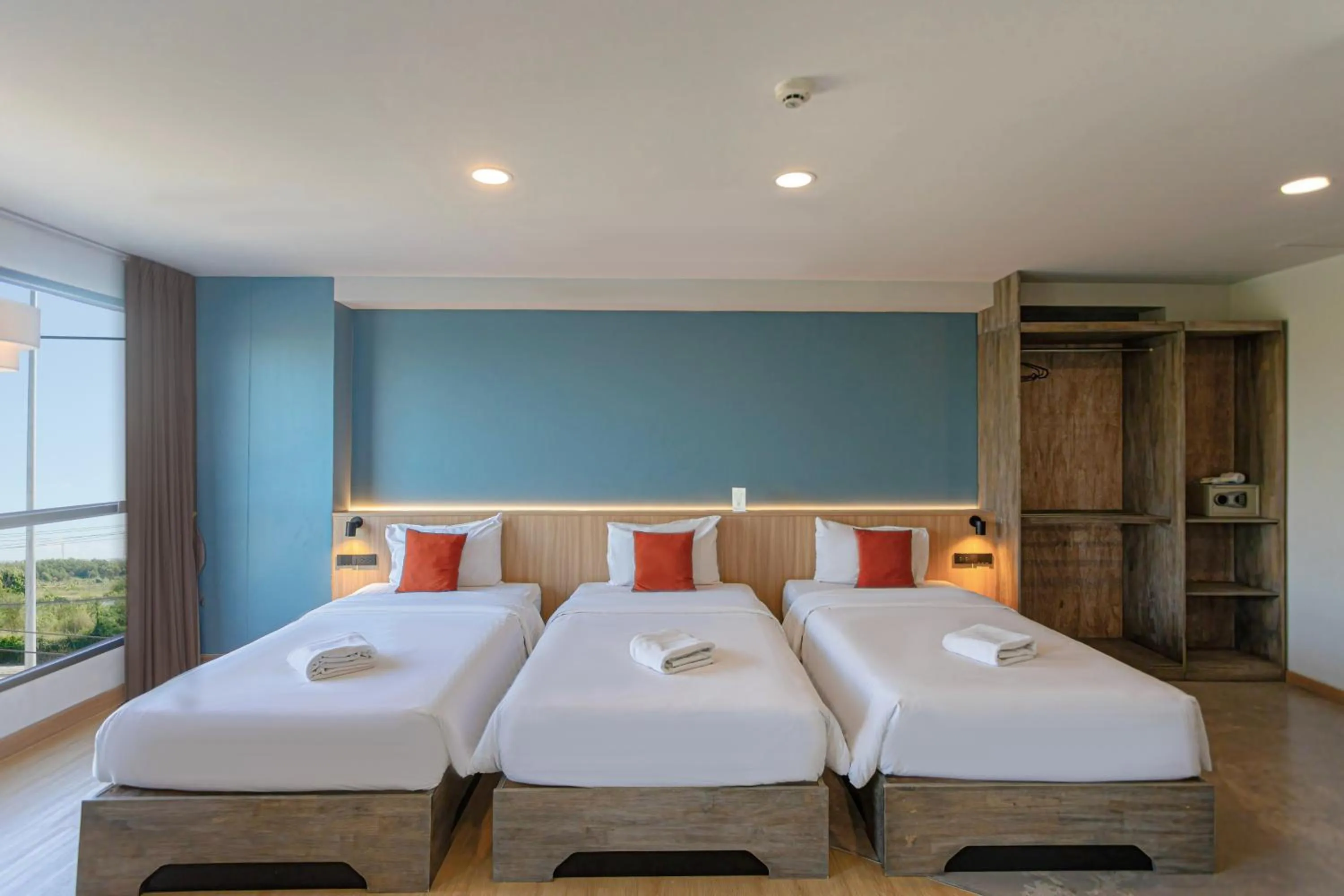 Photo of the whole room, Bed in Suntria Hotel Pattaya