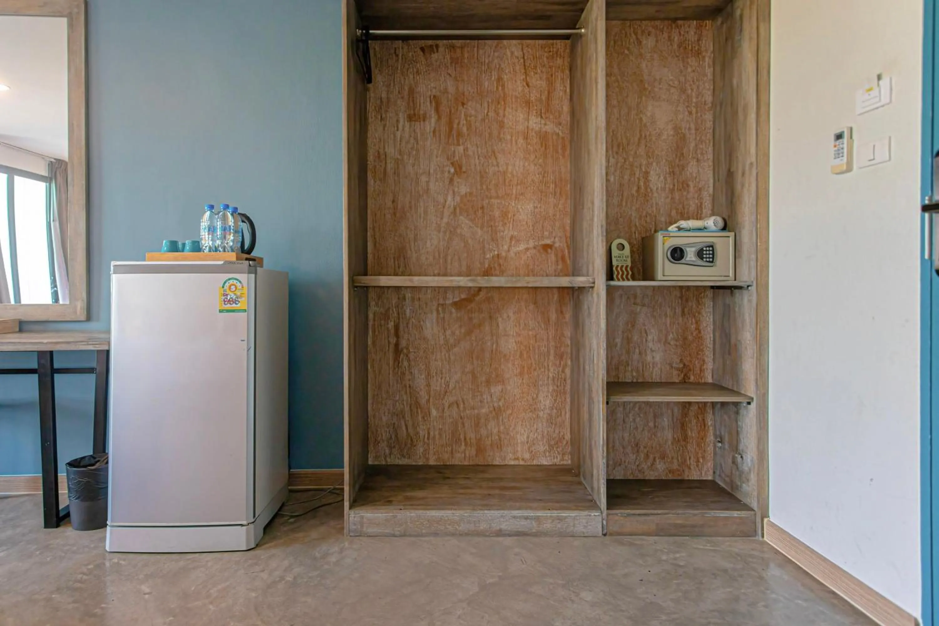 wardrobe in Suntria Hotel Pattaya