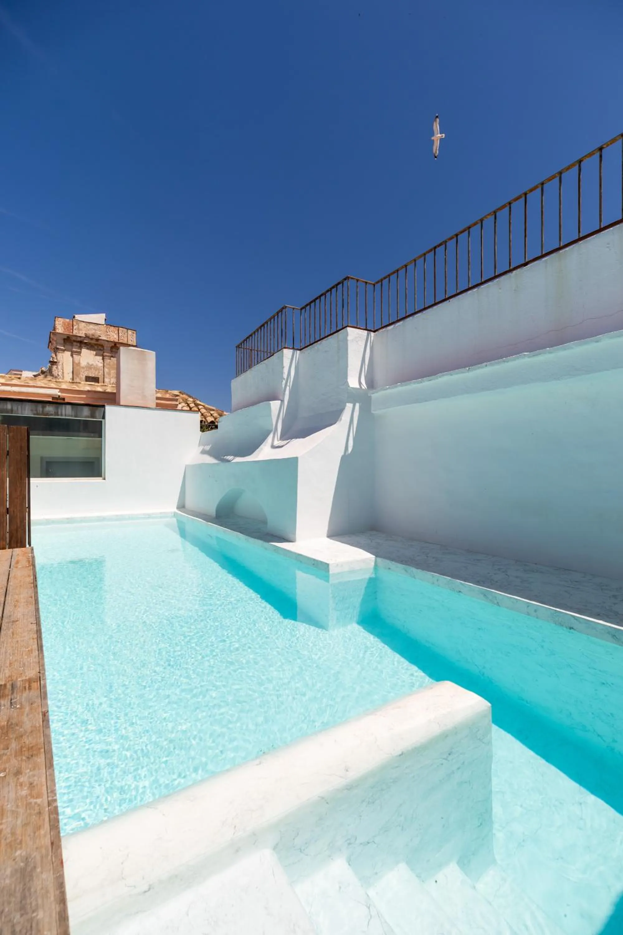 Swimming pool in Aristoy - by Grupo Tribu