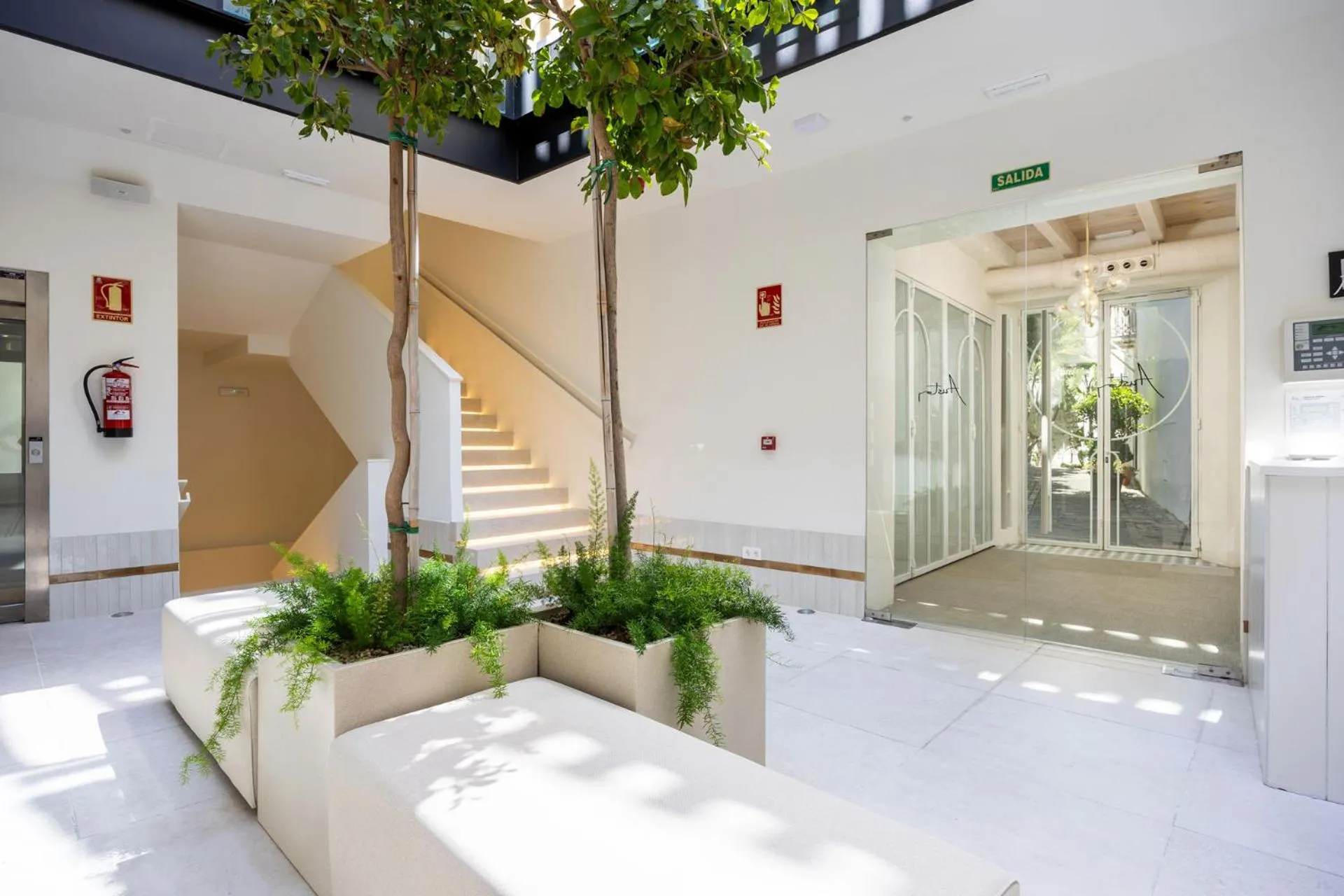 Property building in Aristoy - by Grupo Tribu