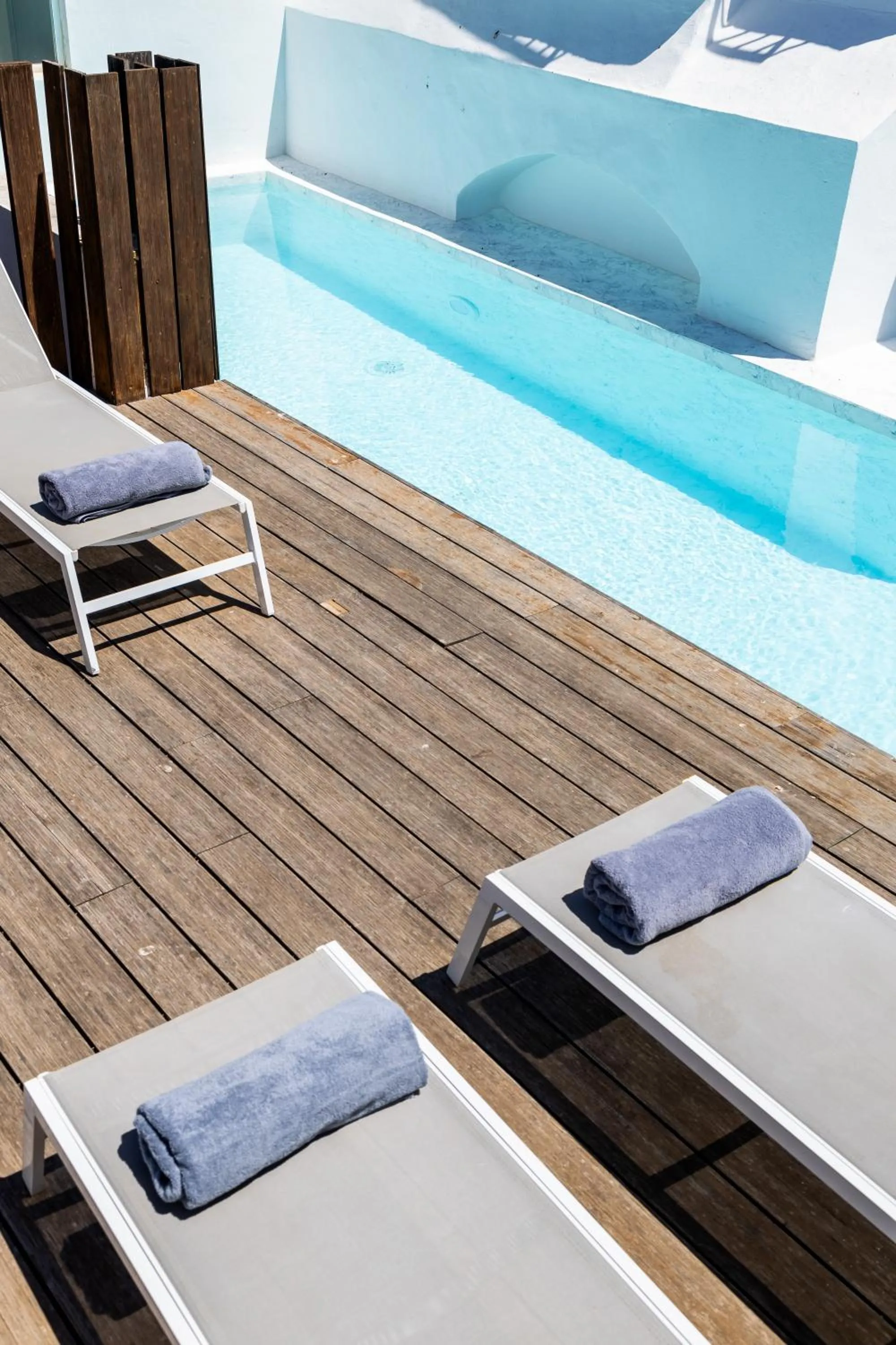 Swimming pool in Aristoy - by Grupo Tribu