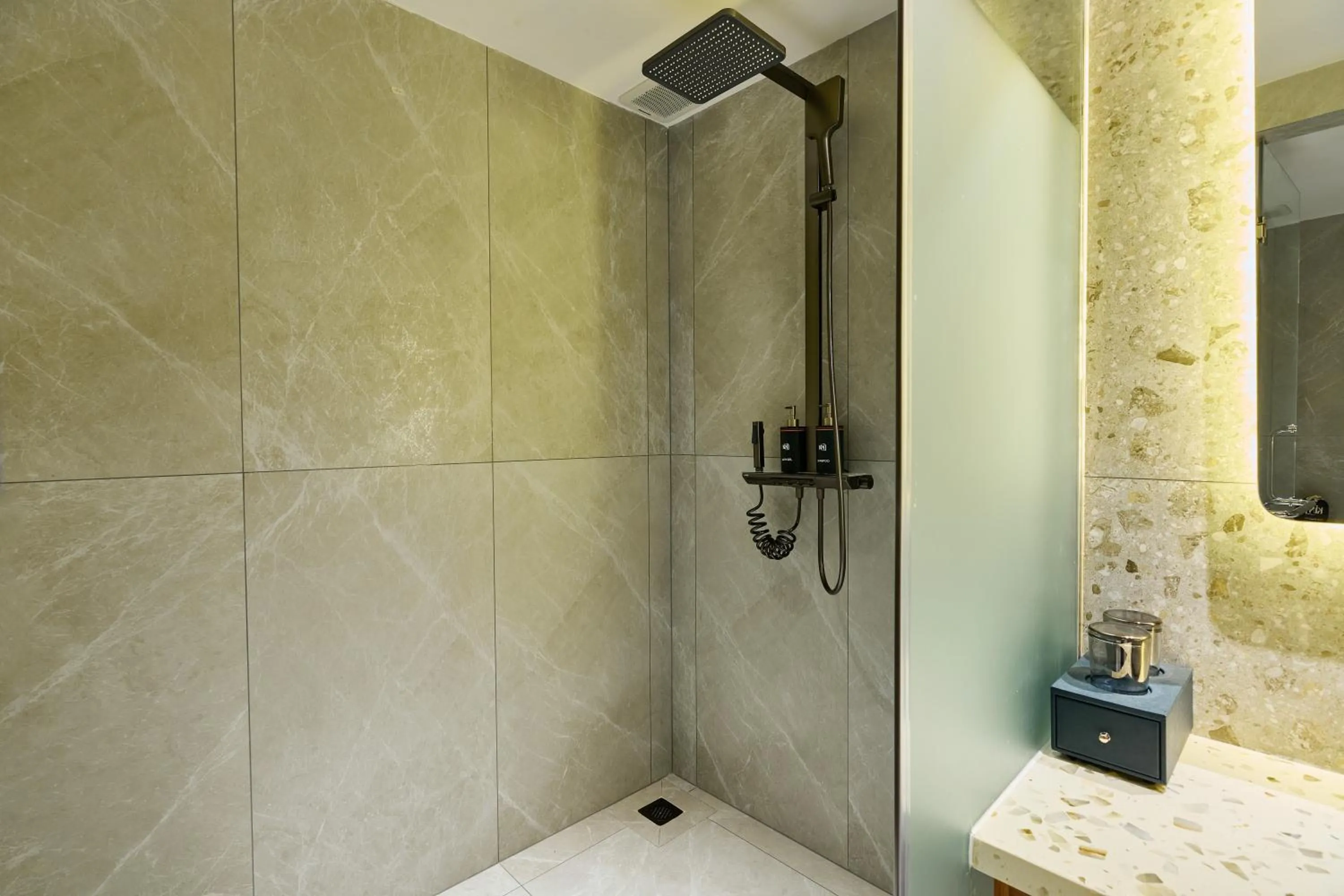 Shower in Kin Hotel Onsen Edition