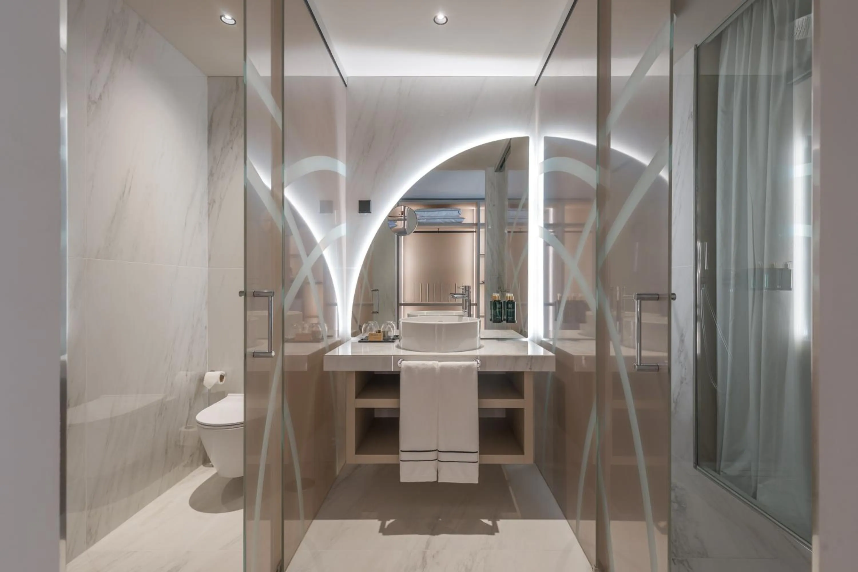 Shower in Meliá São João da Madeira