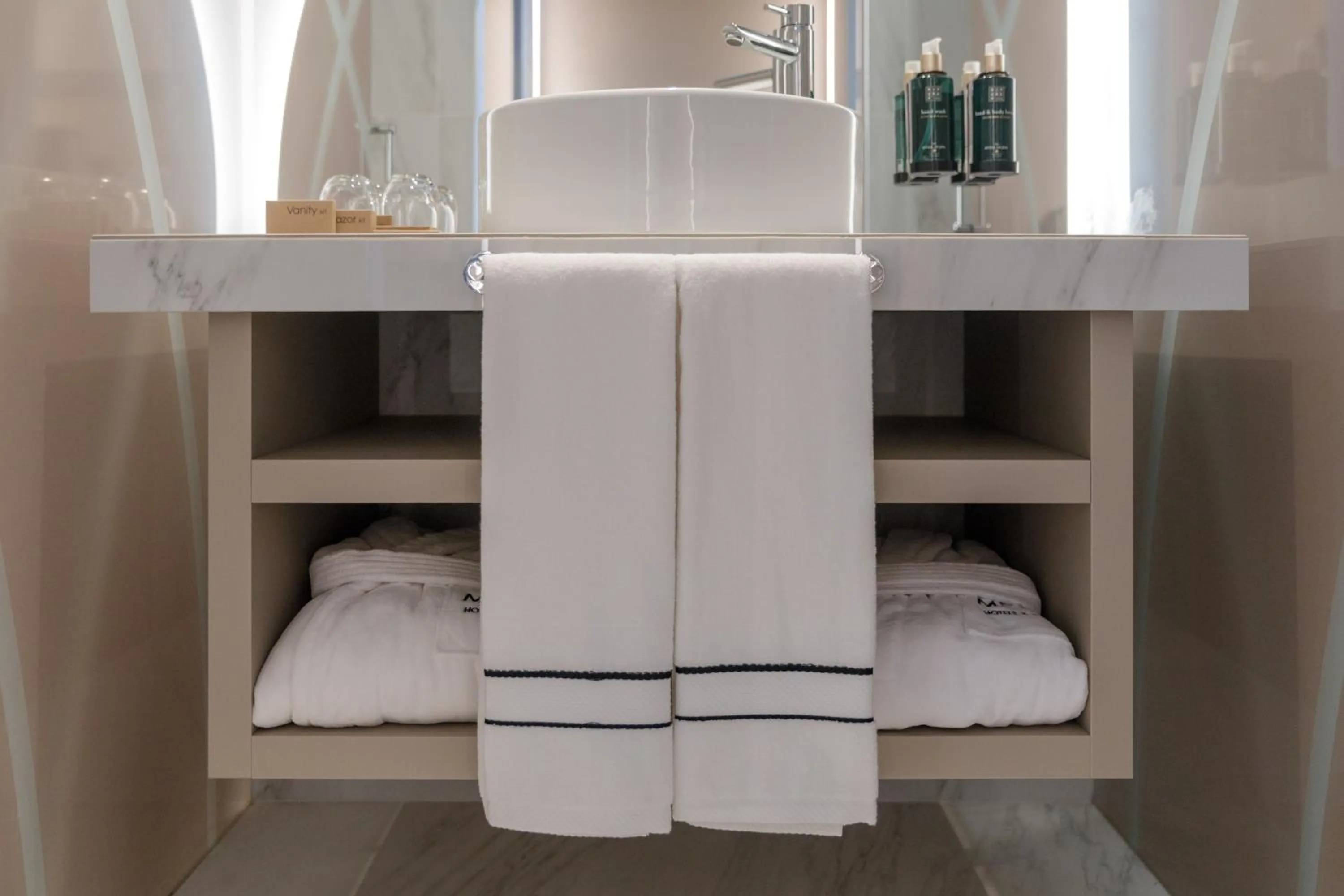 Bedroom, Bed in Meliá São João da Madeira