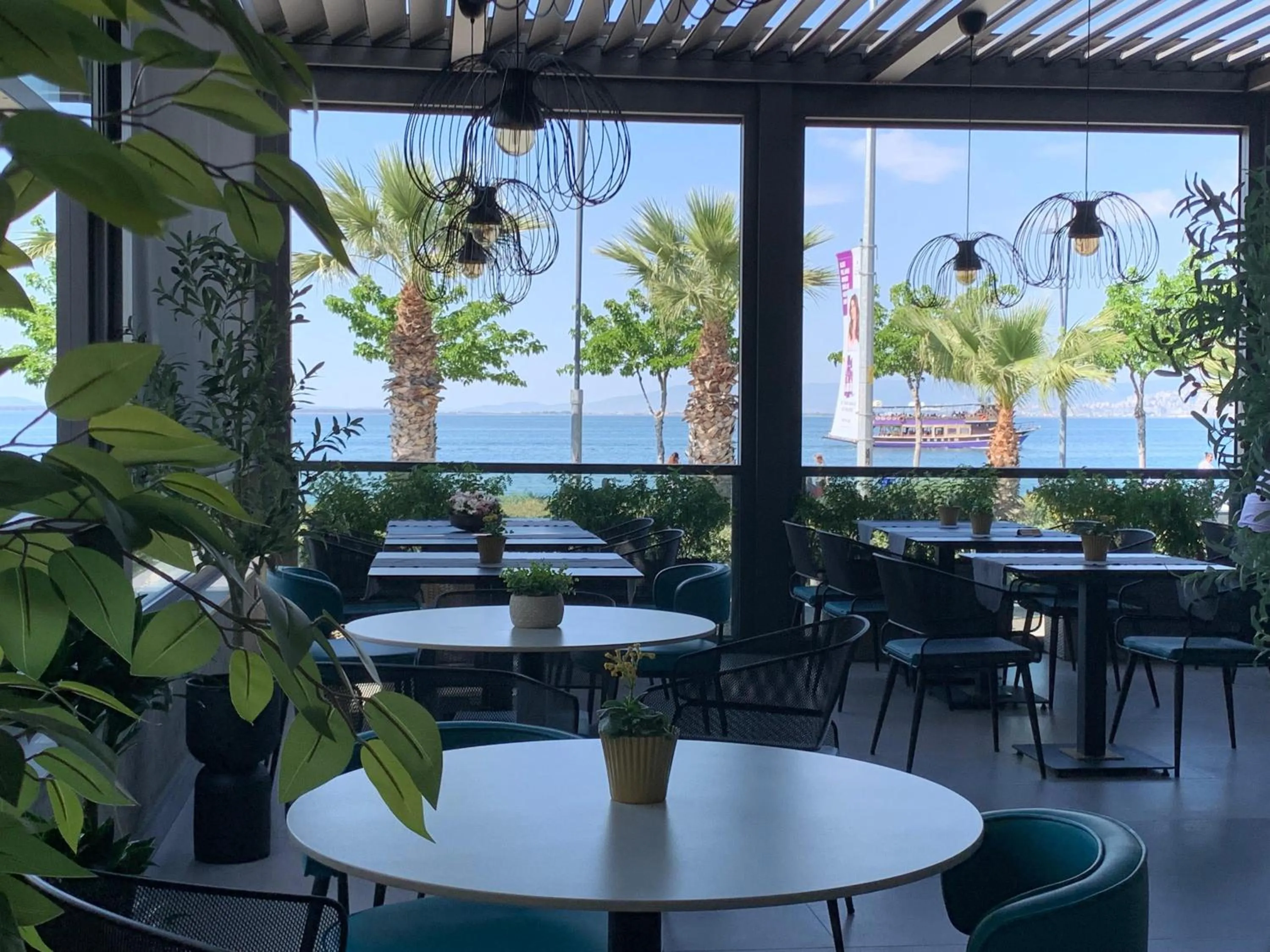 Restaurant/places to eat in RUKA Hotel