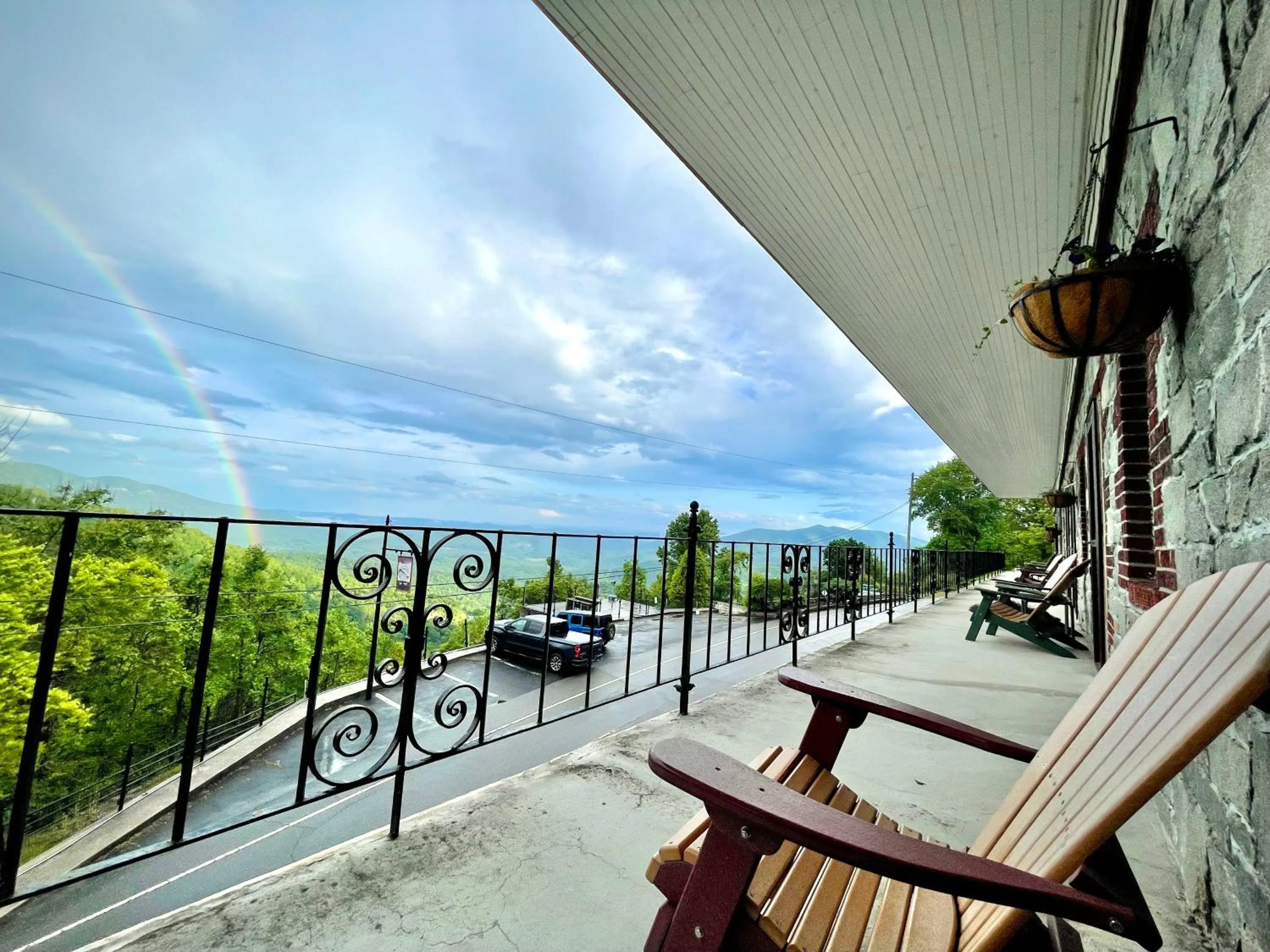 Balcony/Terrace in Skyline Village Inn