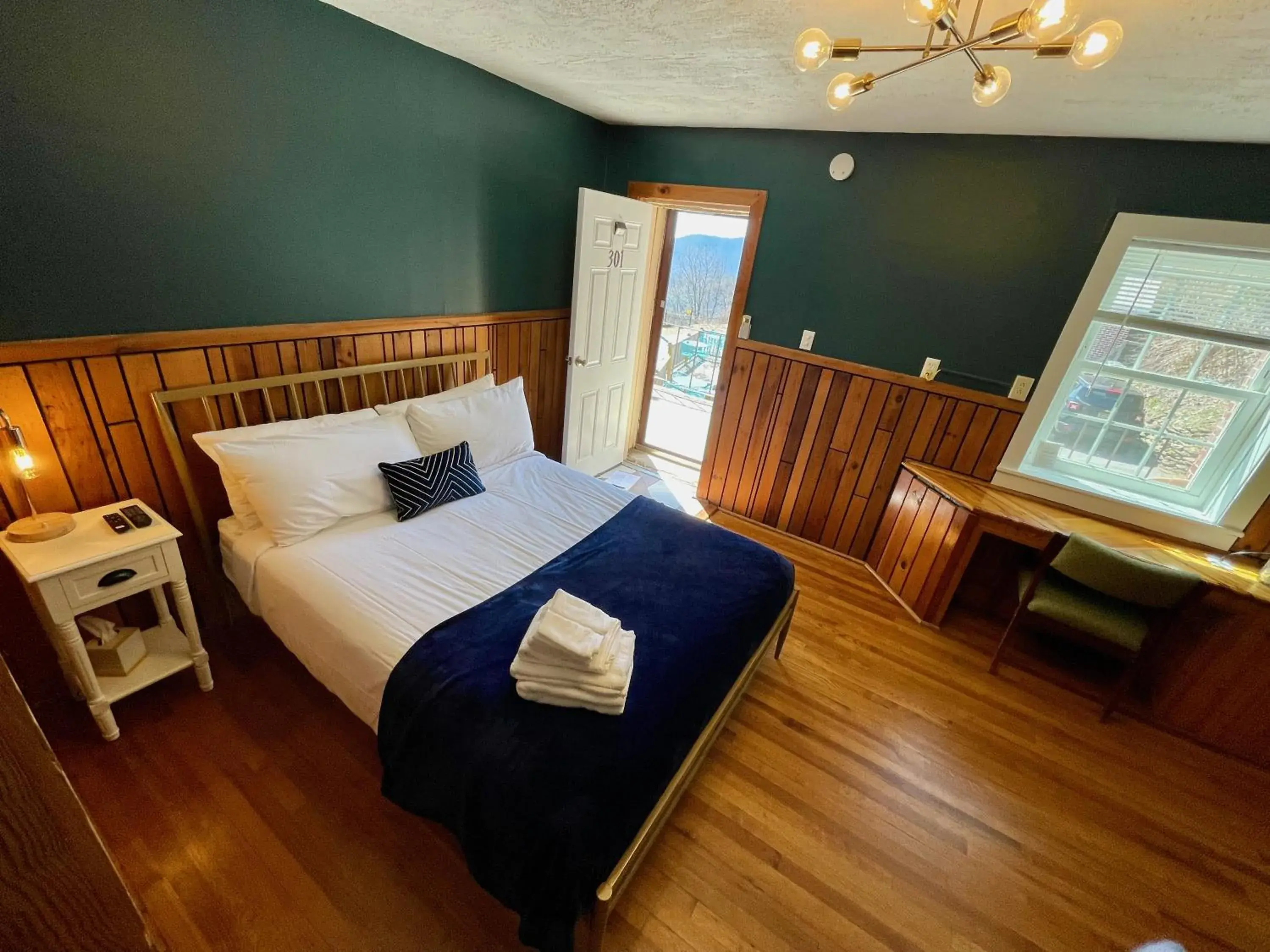 Standard Double Room in Skyline Village Inn Standard Double Room in Skyline Village Inn