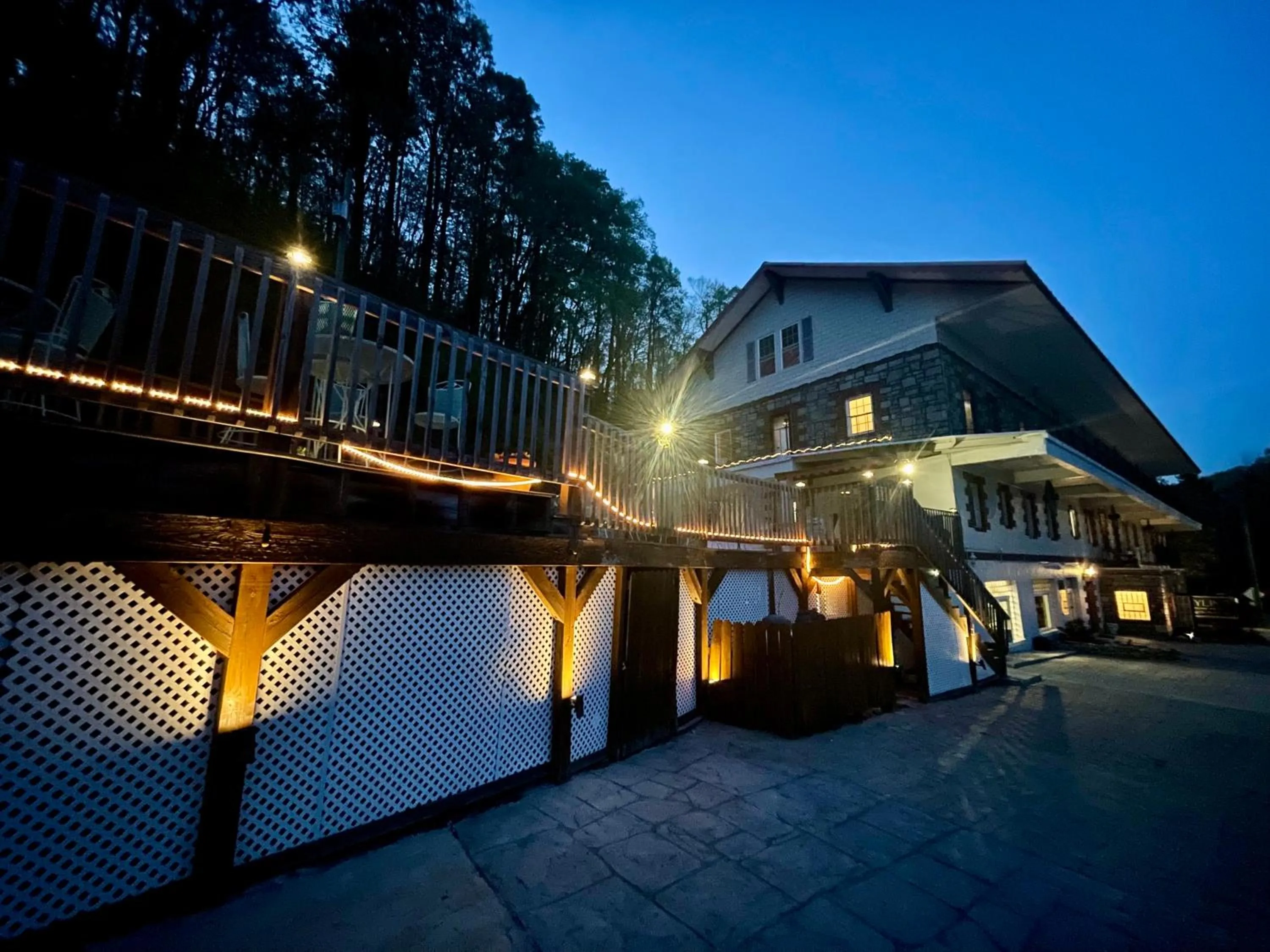 Property building in Skyline Village Inn