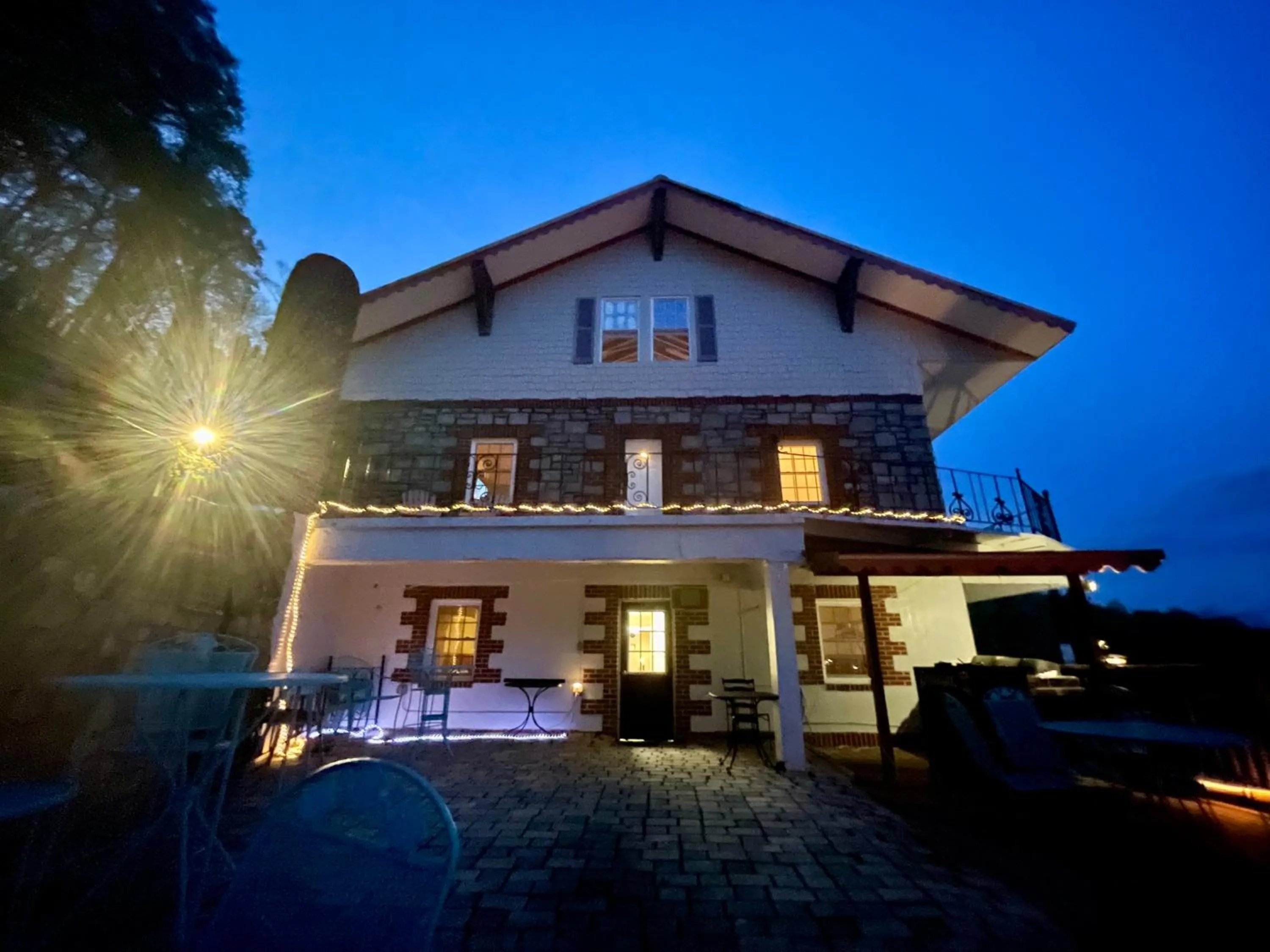 Property building in Skyline Village Inn