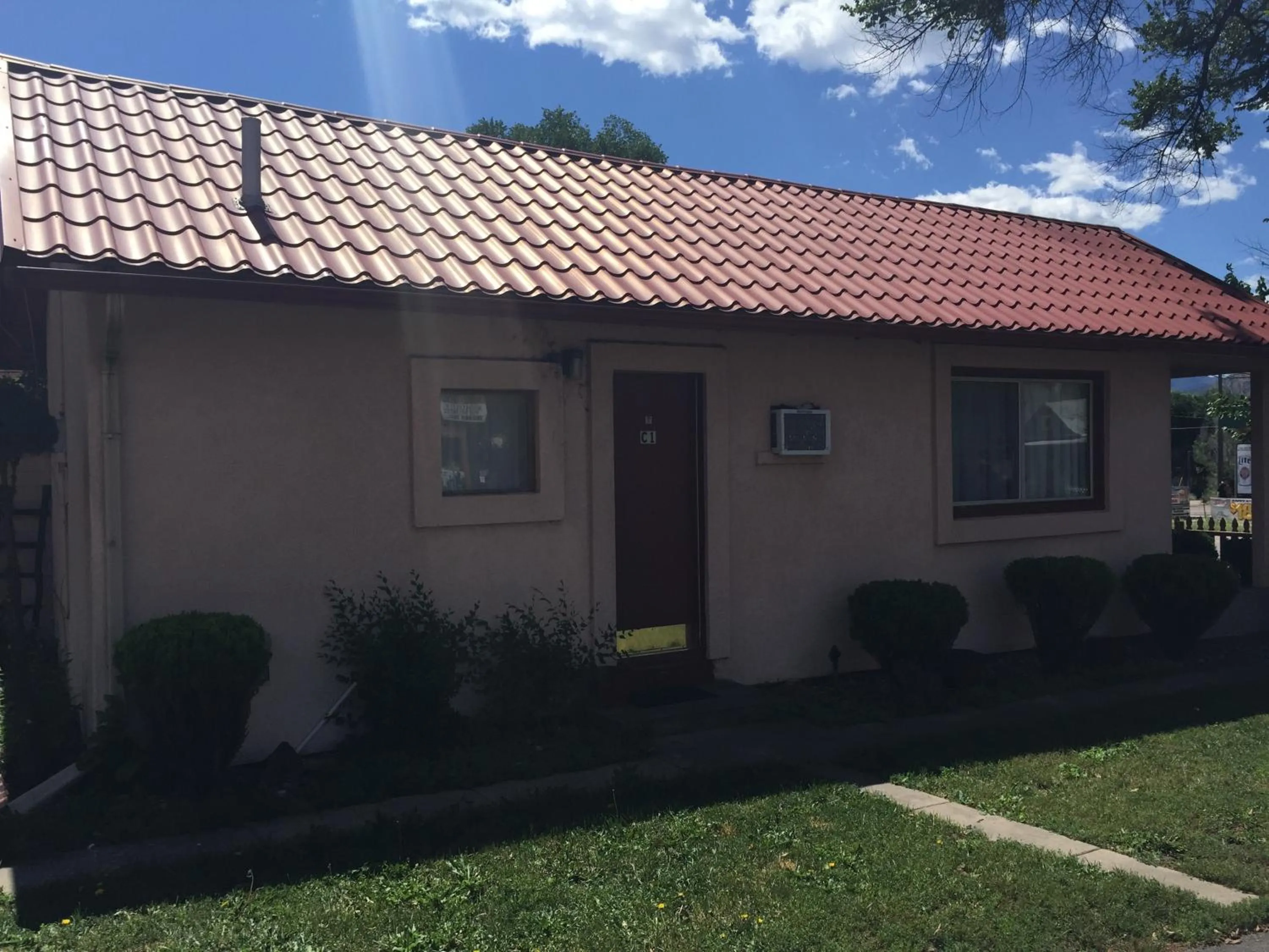 Area and facilities in Garden of the Gods Motel