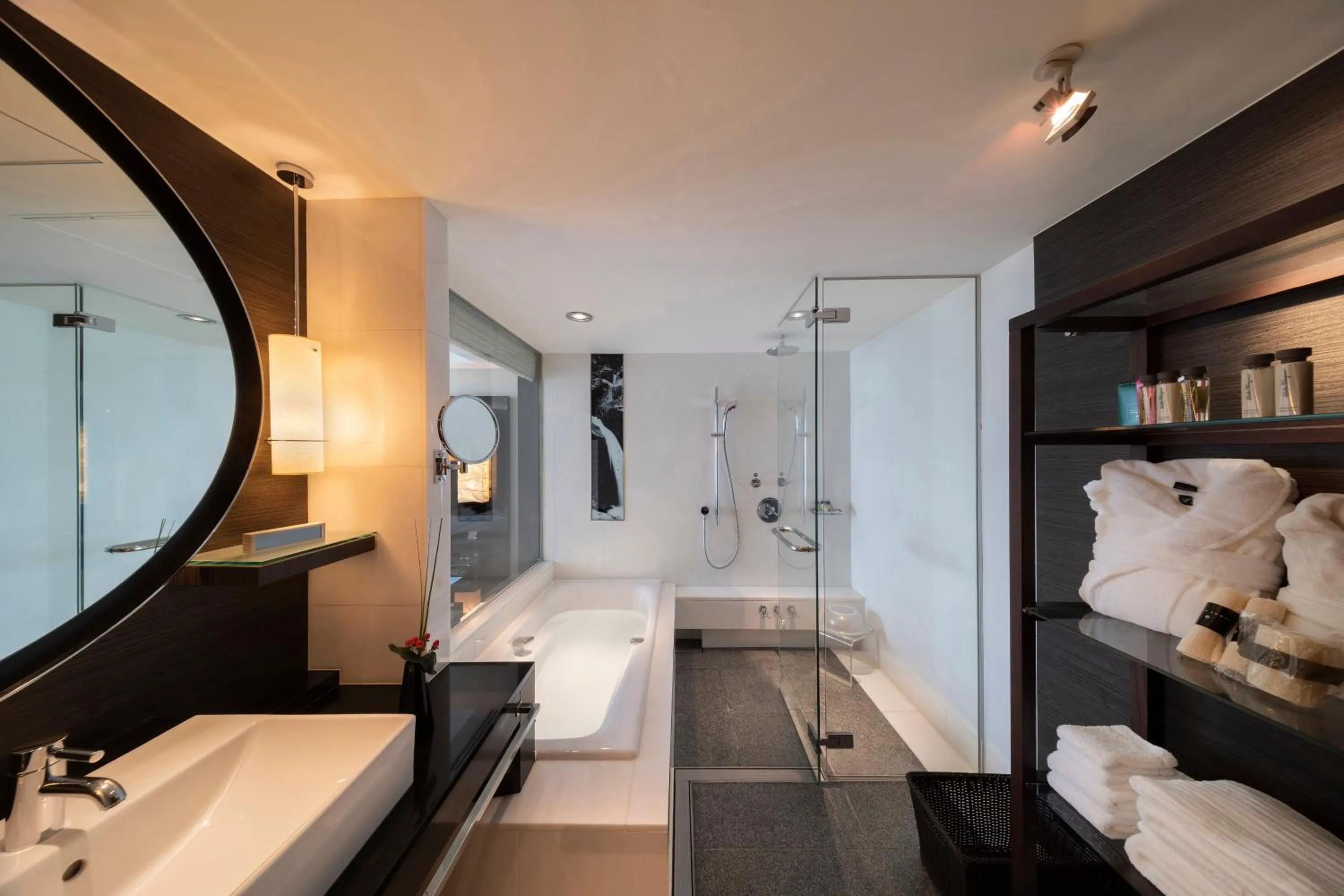 Bathroom, Bed in Hotel New Otani Tokyo EXECUTIVE HOUSE ZEN