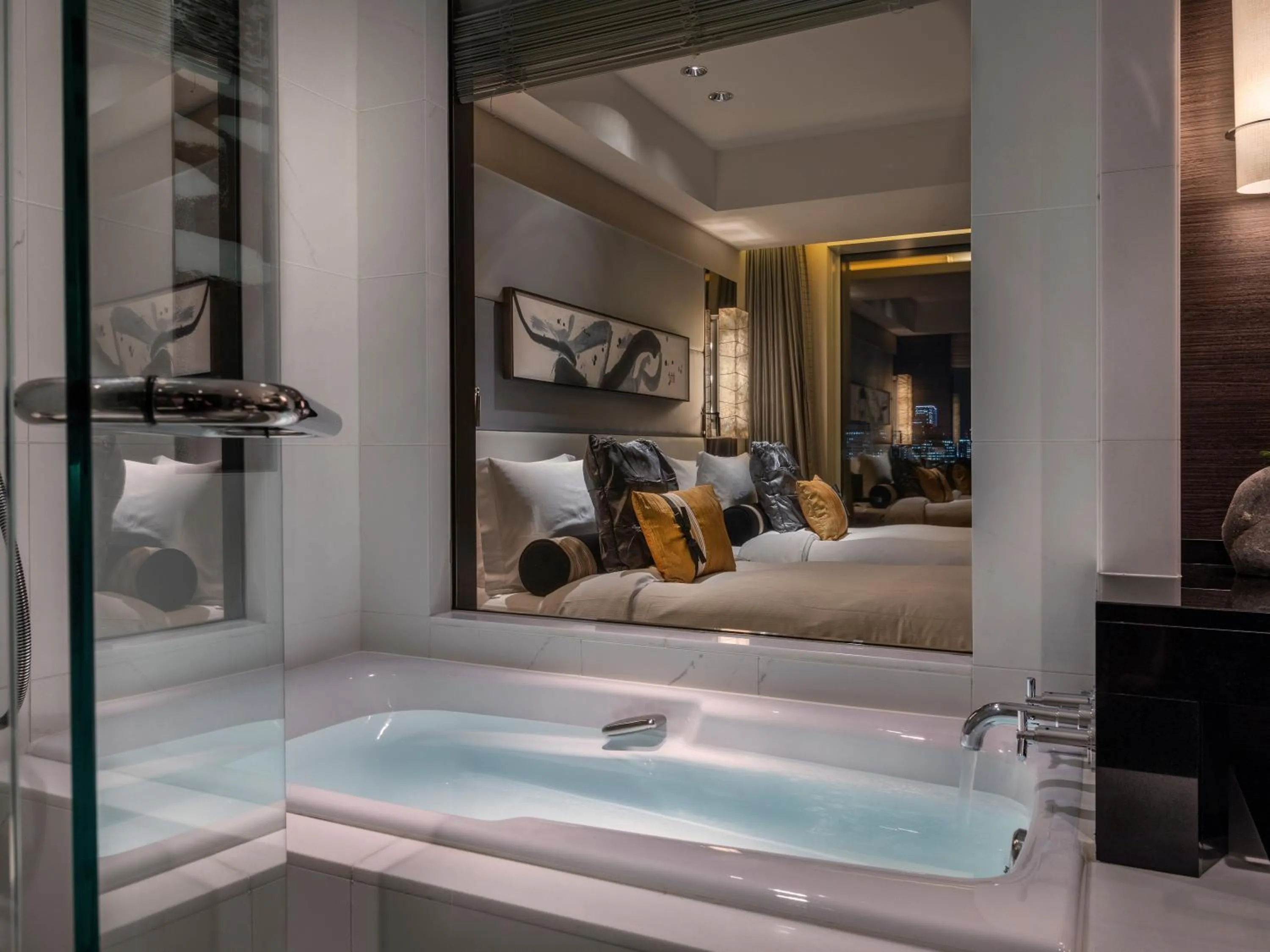 Bath, Bed in Hotel New Otani Tokyo EXECUTIVE HOUSE ZEN