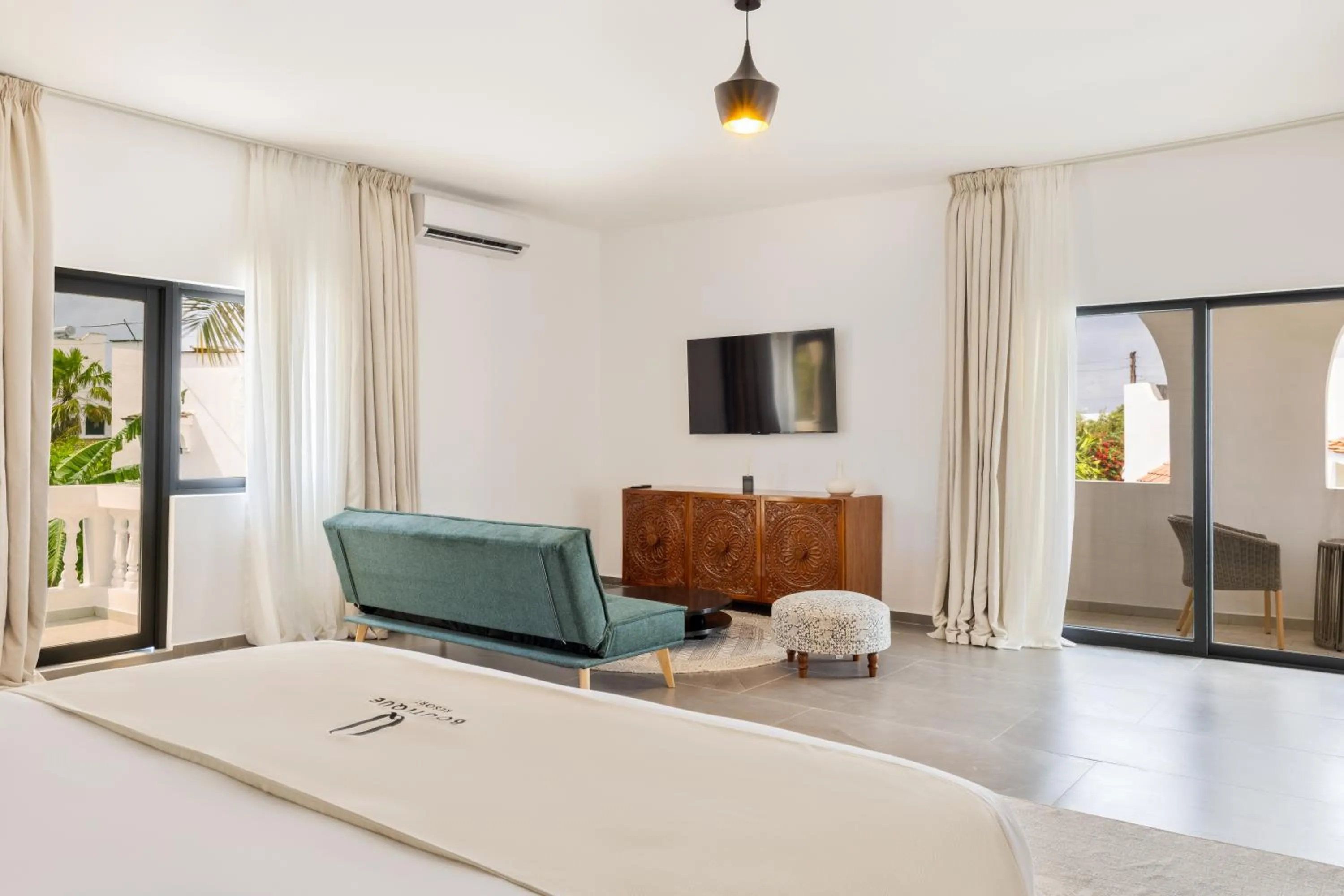 Photo of the whole room, Bed in Q Boutique Resort Malindi