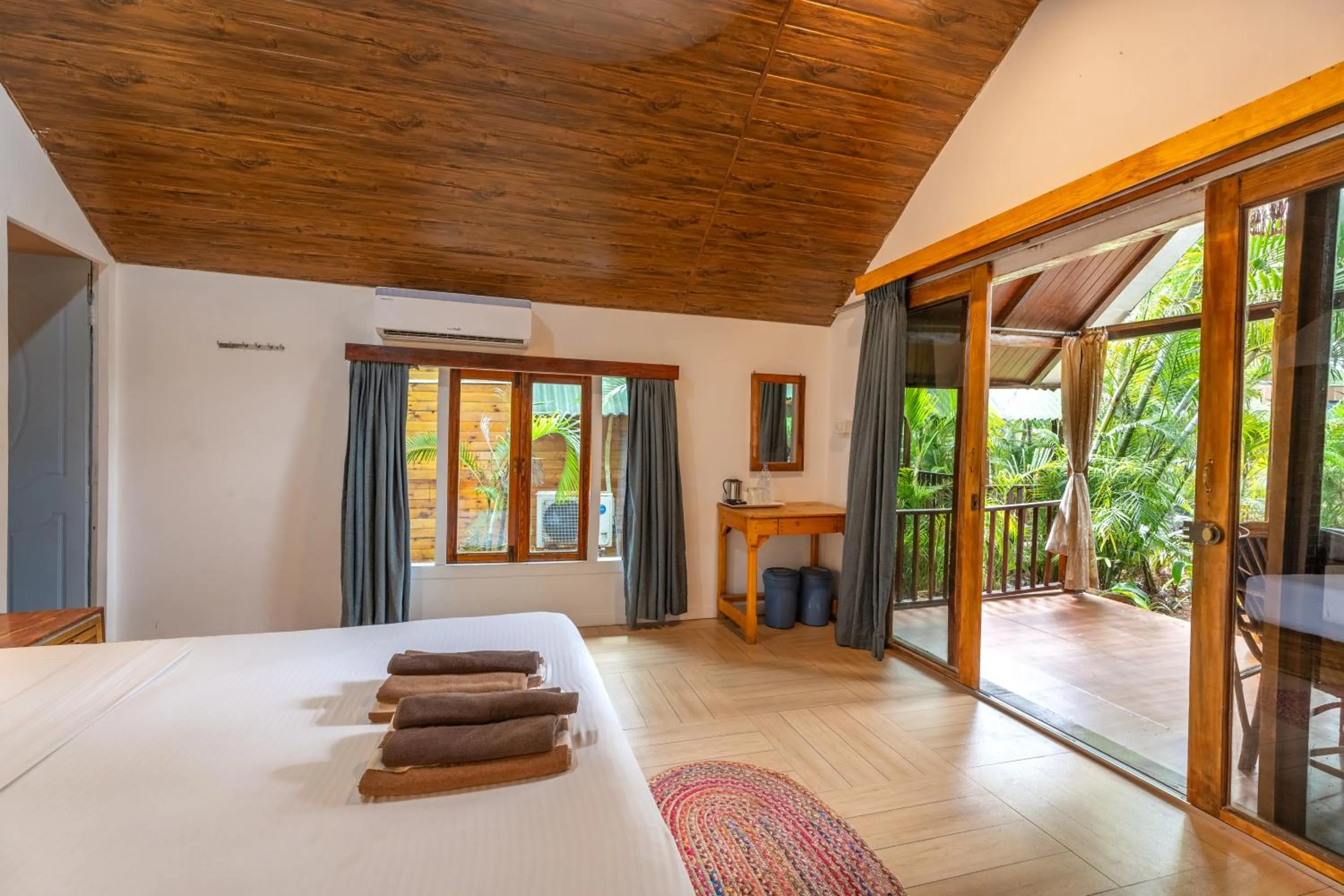 Bedroom, Bed in Simrose