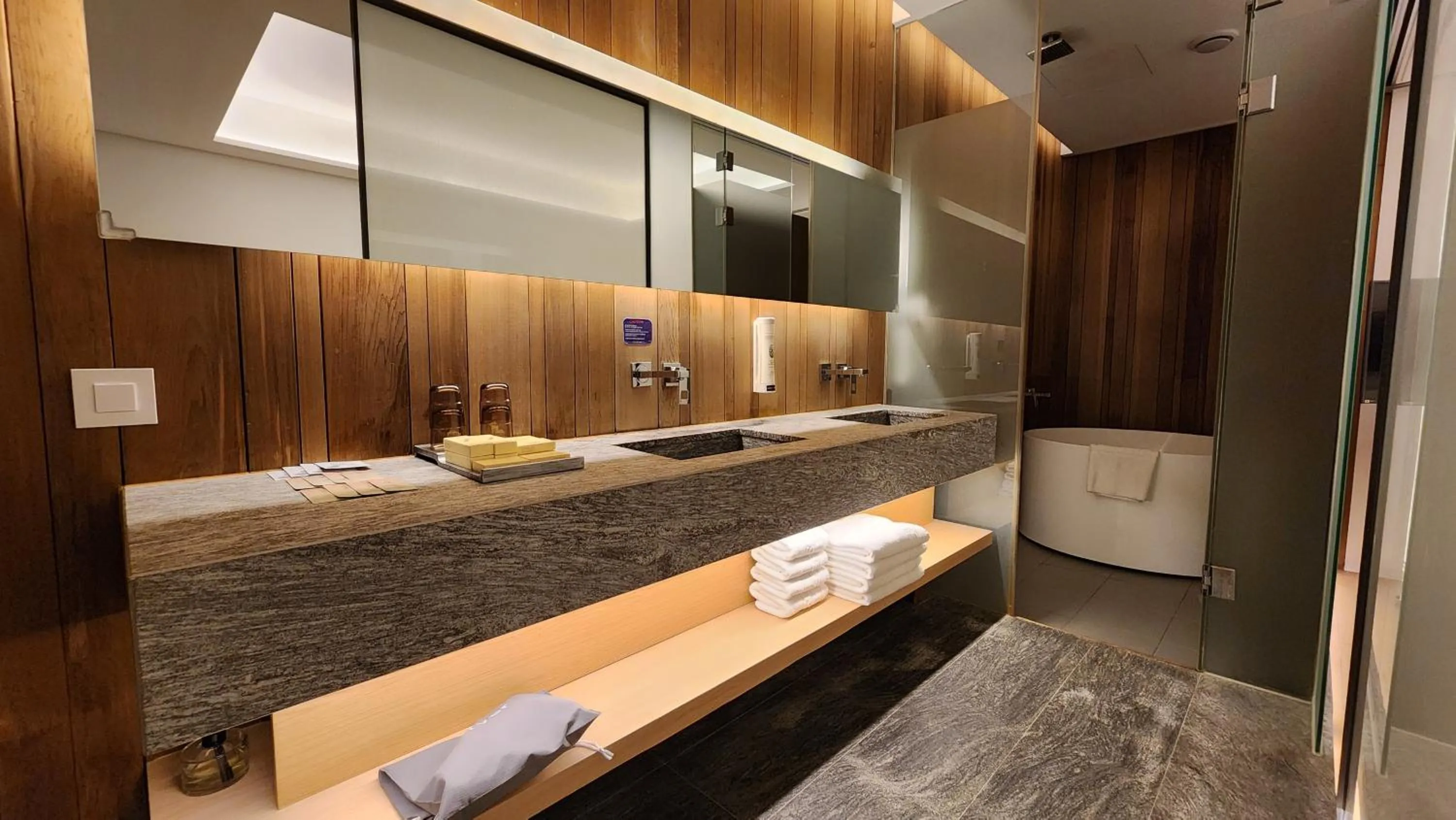 Toilet in Sotetsu Hotels The Splaisir Seoul Myeongdong