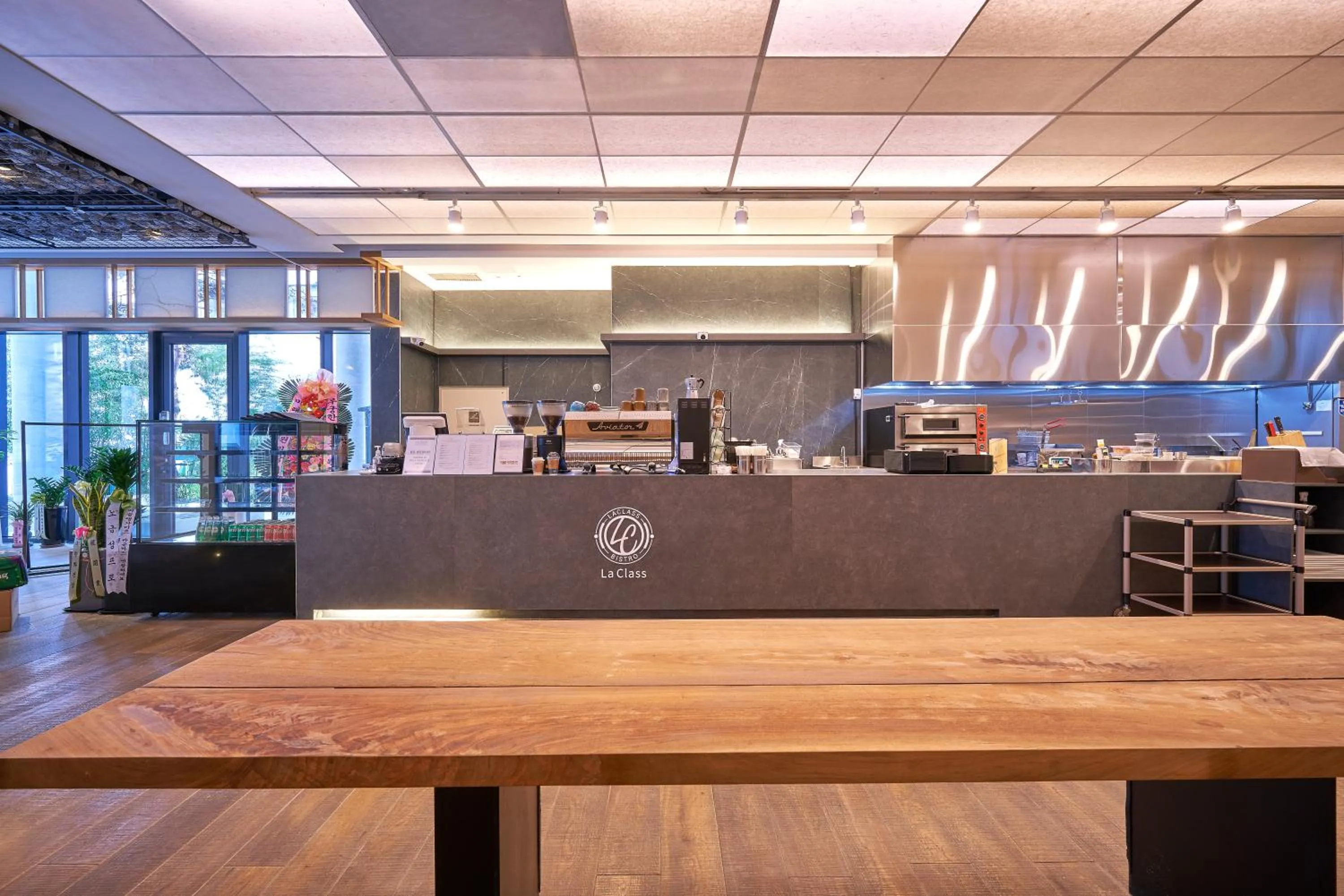 Restaurant/places to eat in Sotetsu Hotels The Splaisir Seoul Myeongdong